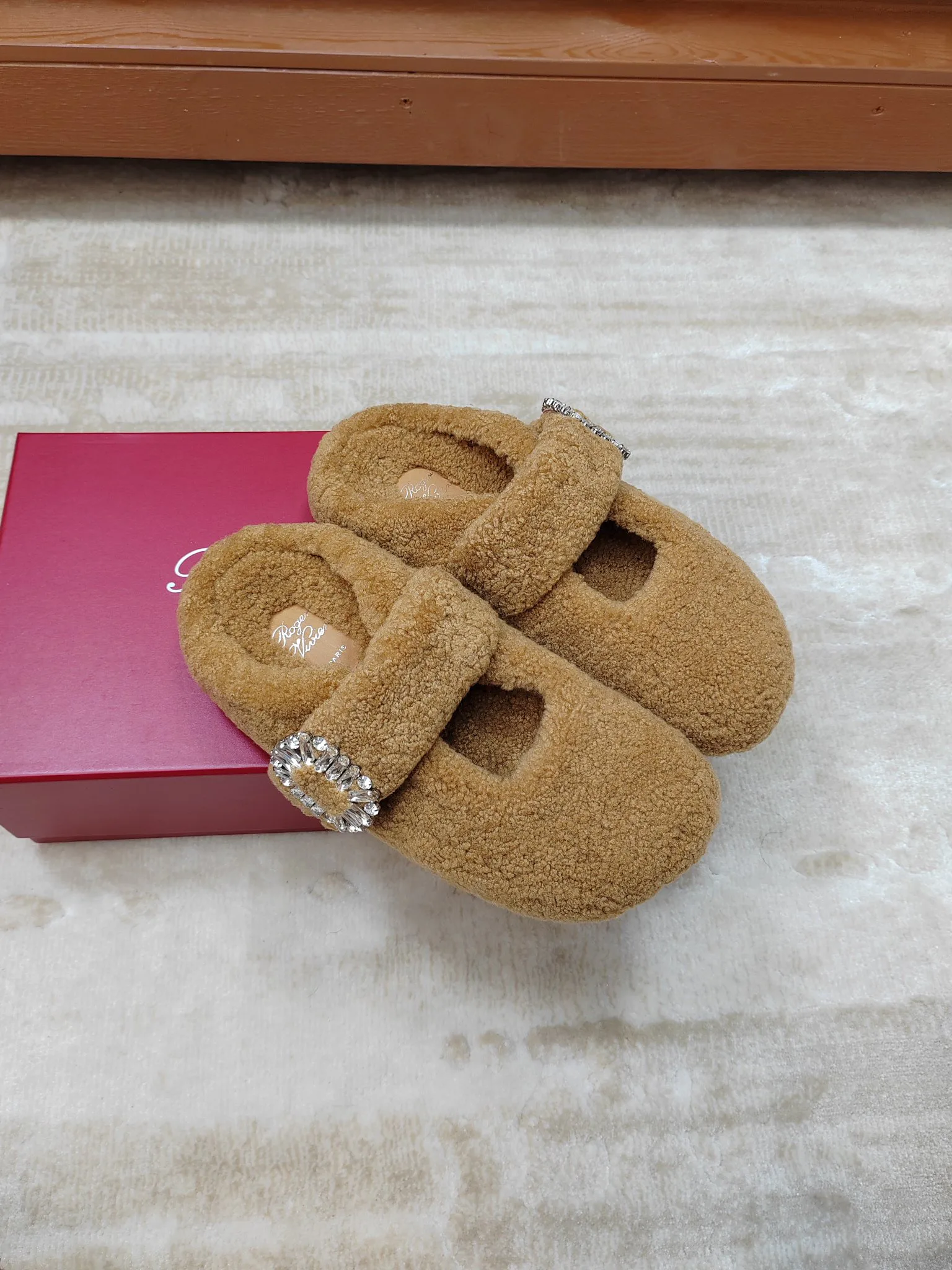 Тапочки Женские Roger Vivier 17852286