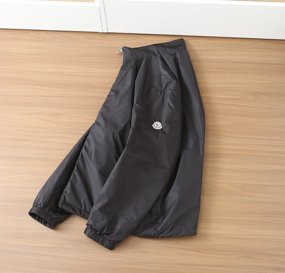 Куртки И Пуховики Мужские Moncler 11011003