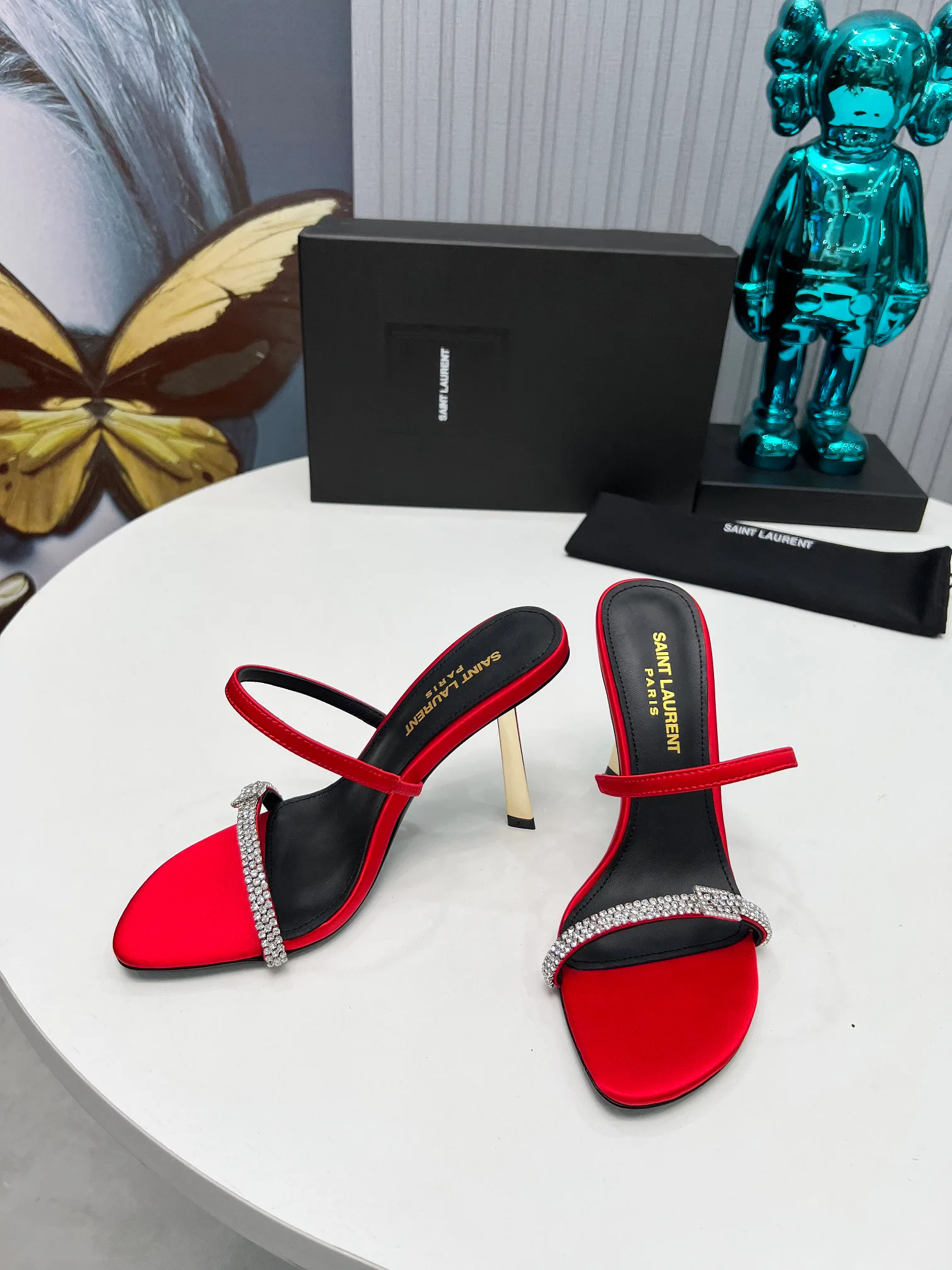 Босоножки Женские Saint Laurent 7184887