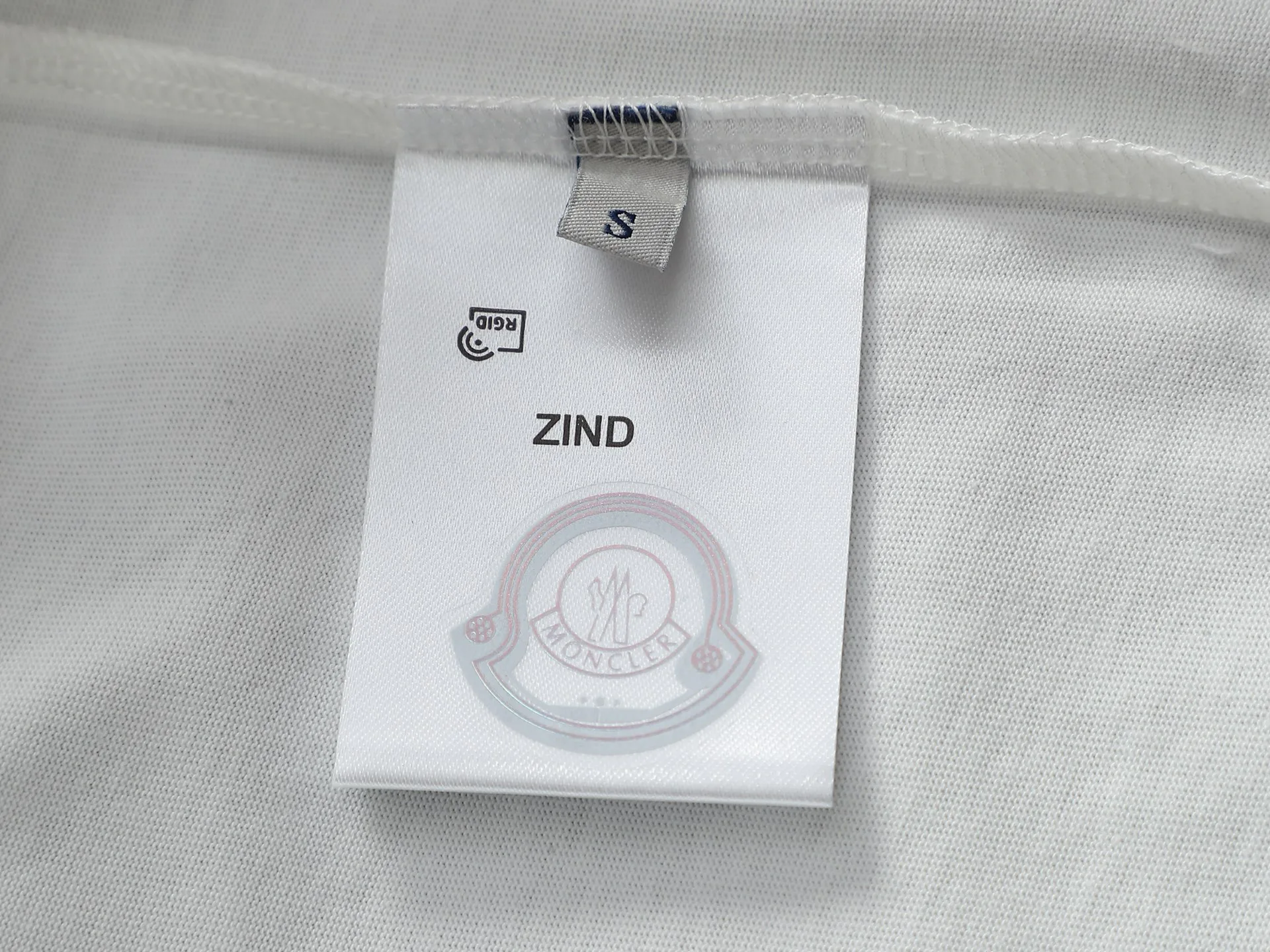 Футболки Женские Moncler 1617501