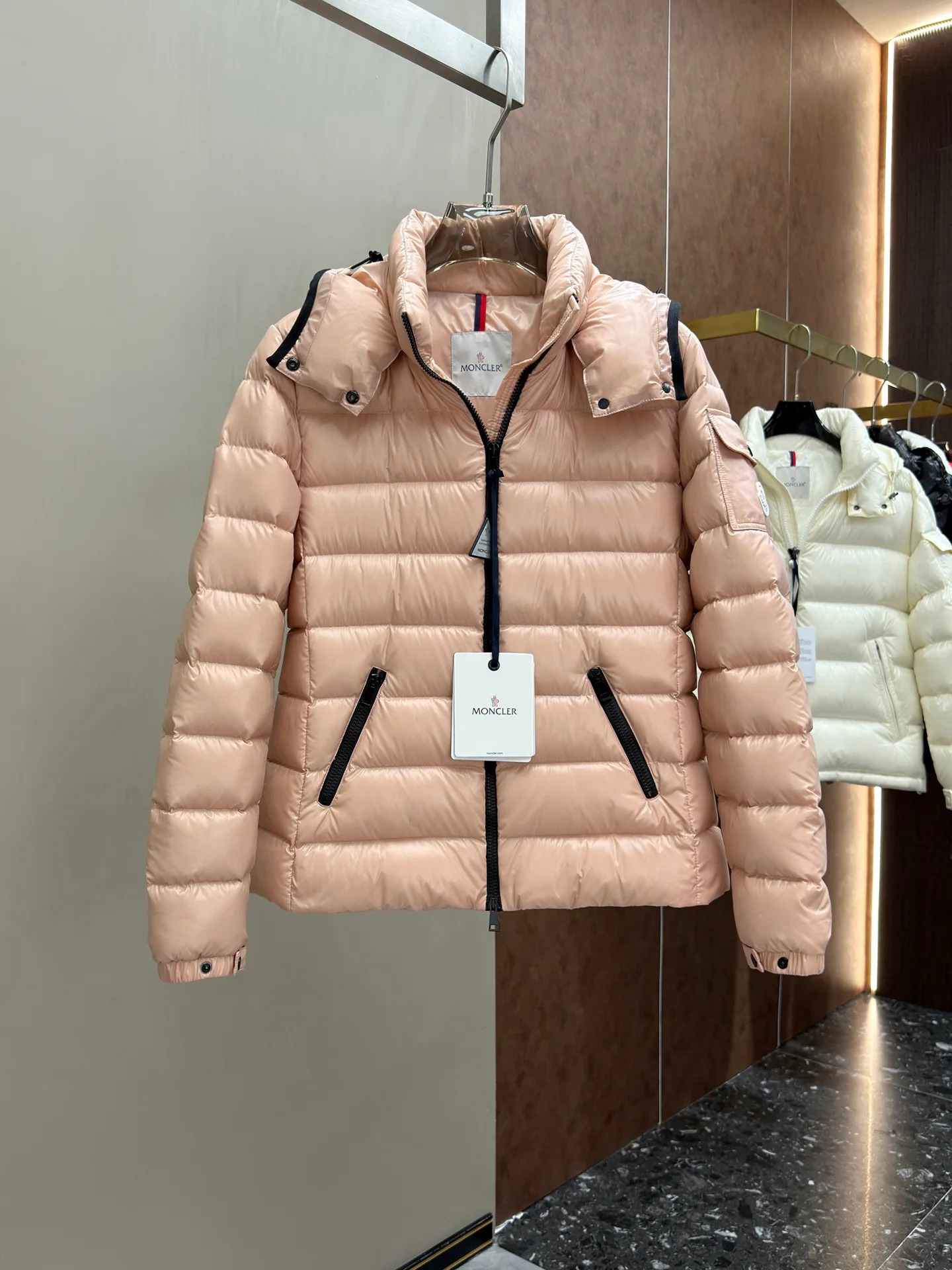 Куртки И Пуховики Женские Moncler 18631572