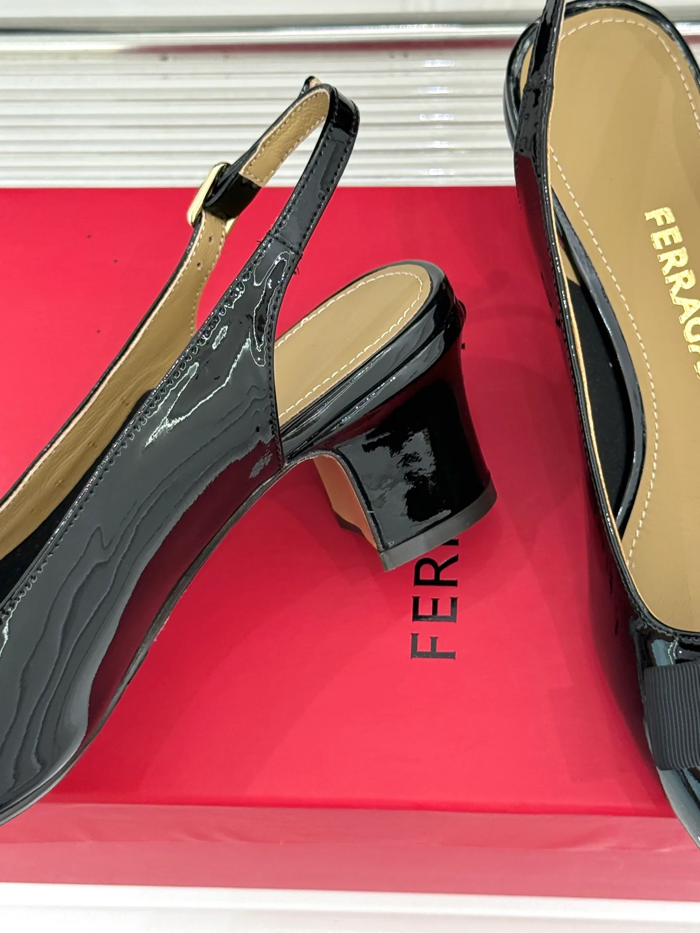 Туфли Женские Salvatore Ferragamo 13433069