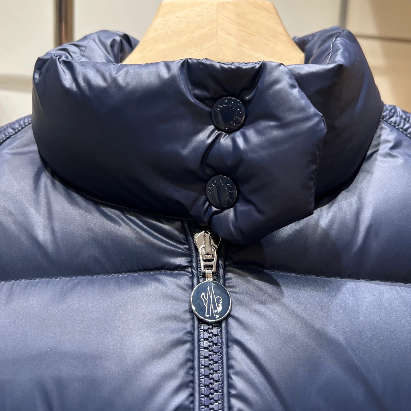 Куртки И Пуховики Женские Moncler 18284058