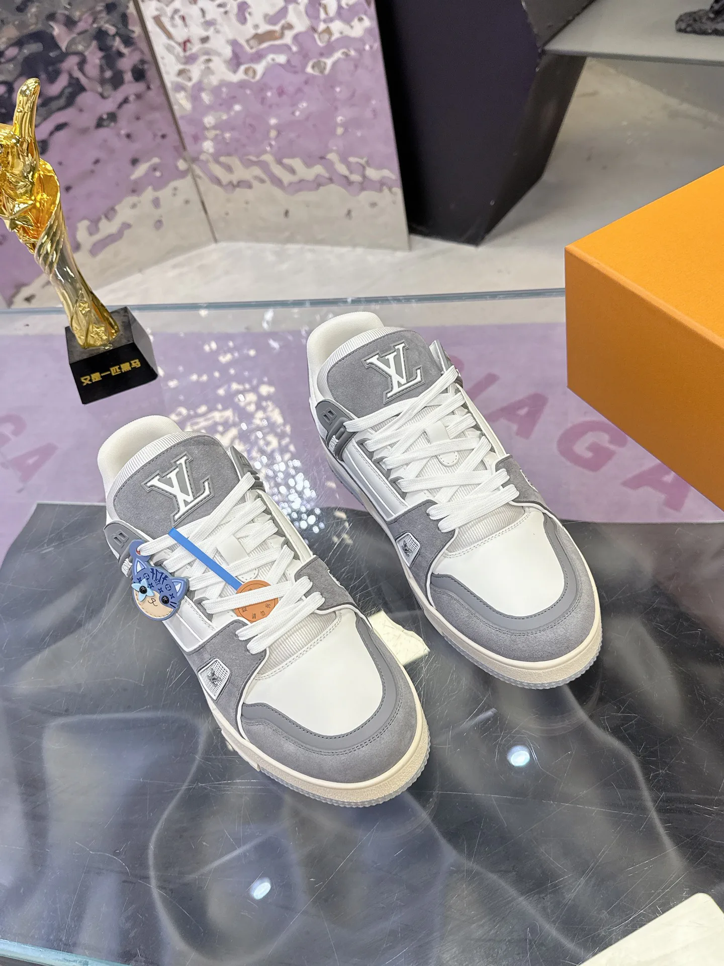 Кроссовки Женские Louis Vuitton 18104016