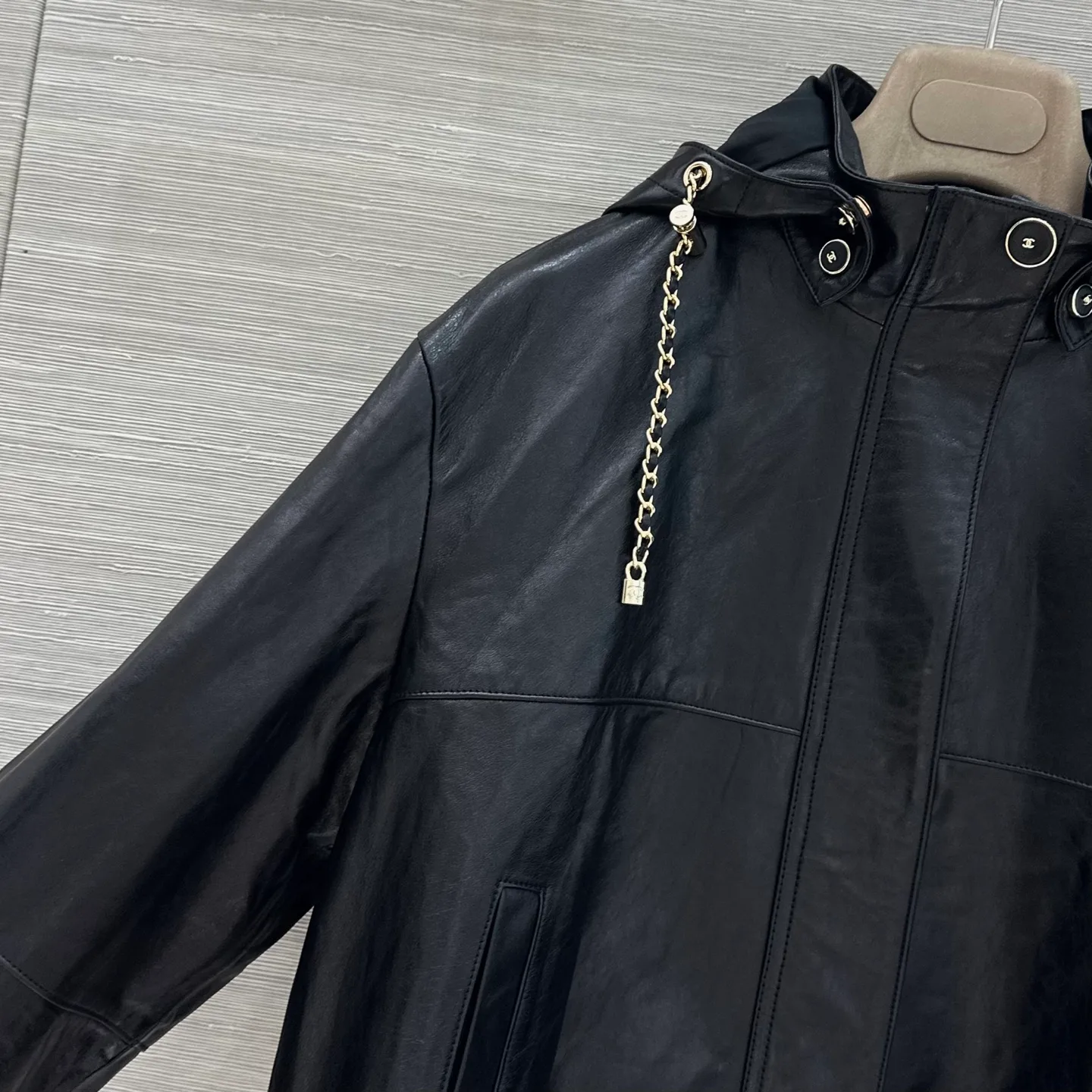 Кожаные Куртки И Дублёнки Женские Chanel 18173018