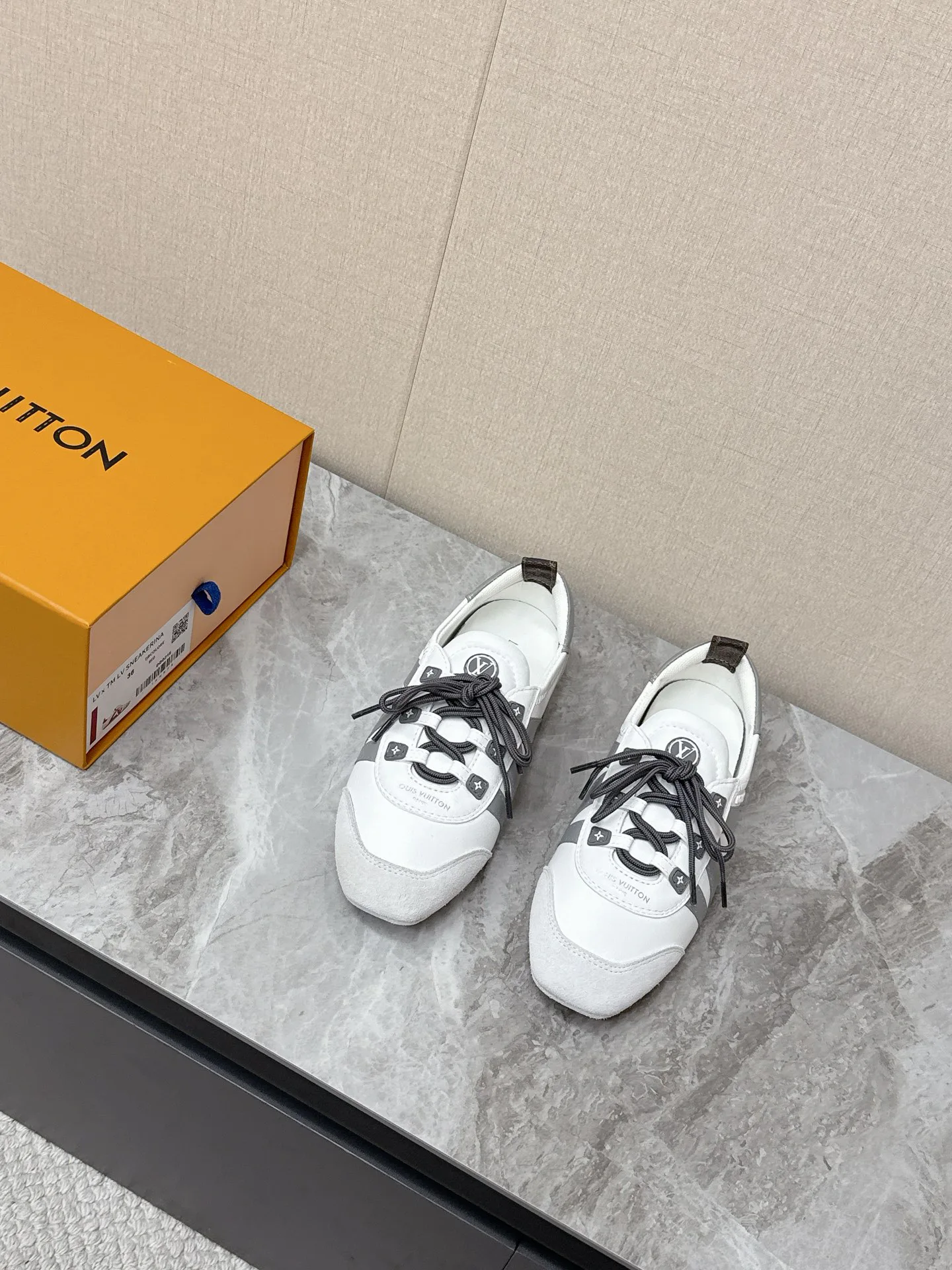 Кроссовки Женские Louis Vuitton 2625303