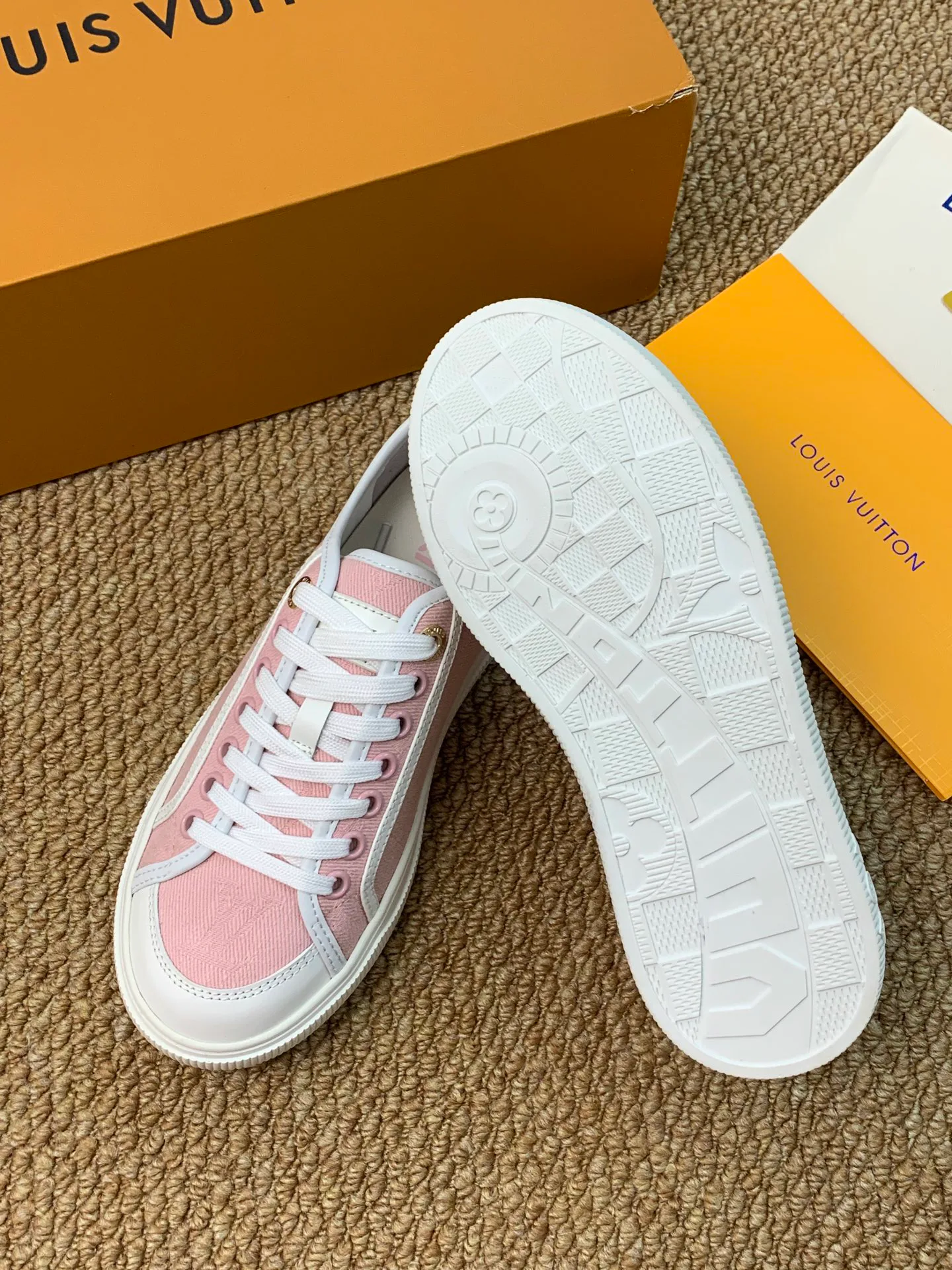 Кроссовки Женские Louis Vuitton 17545206