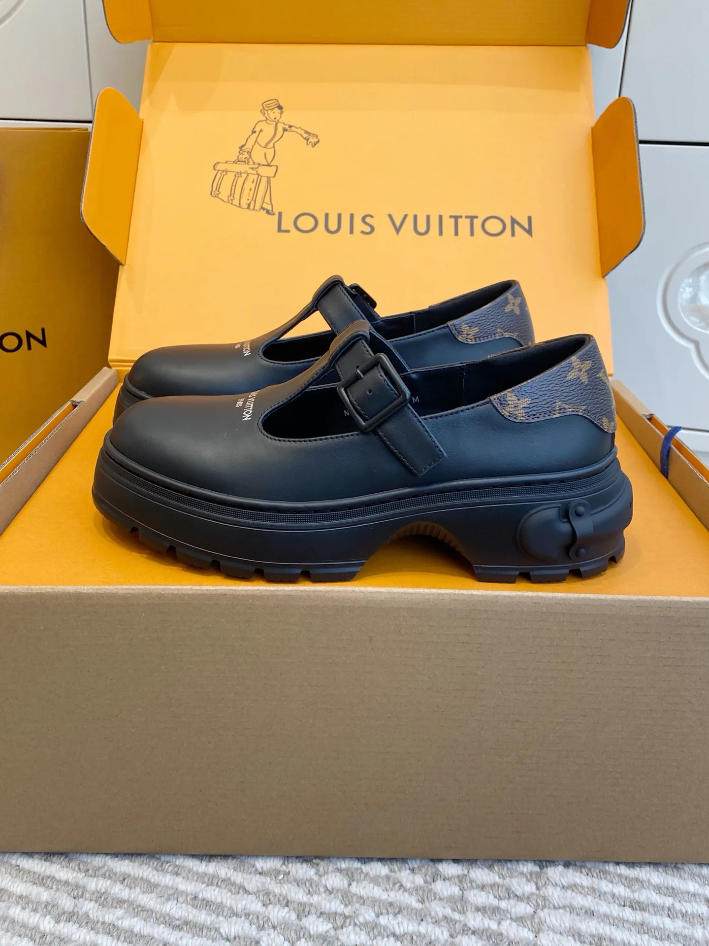 Туфли Женские Louis Vuitton 11304095