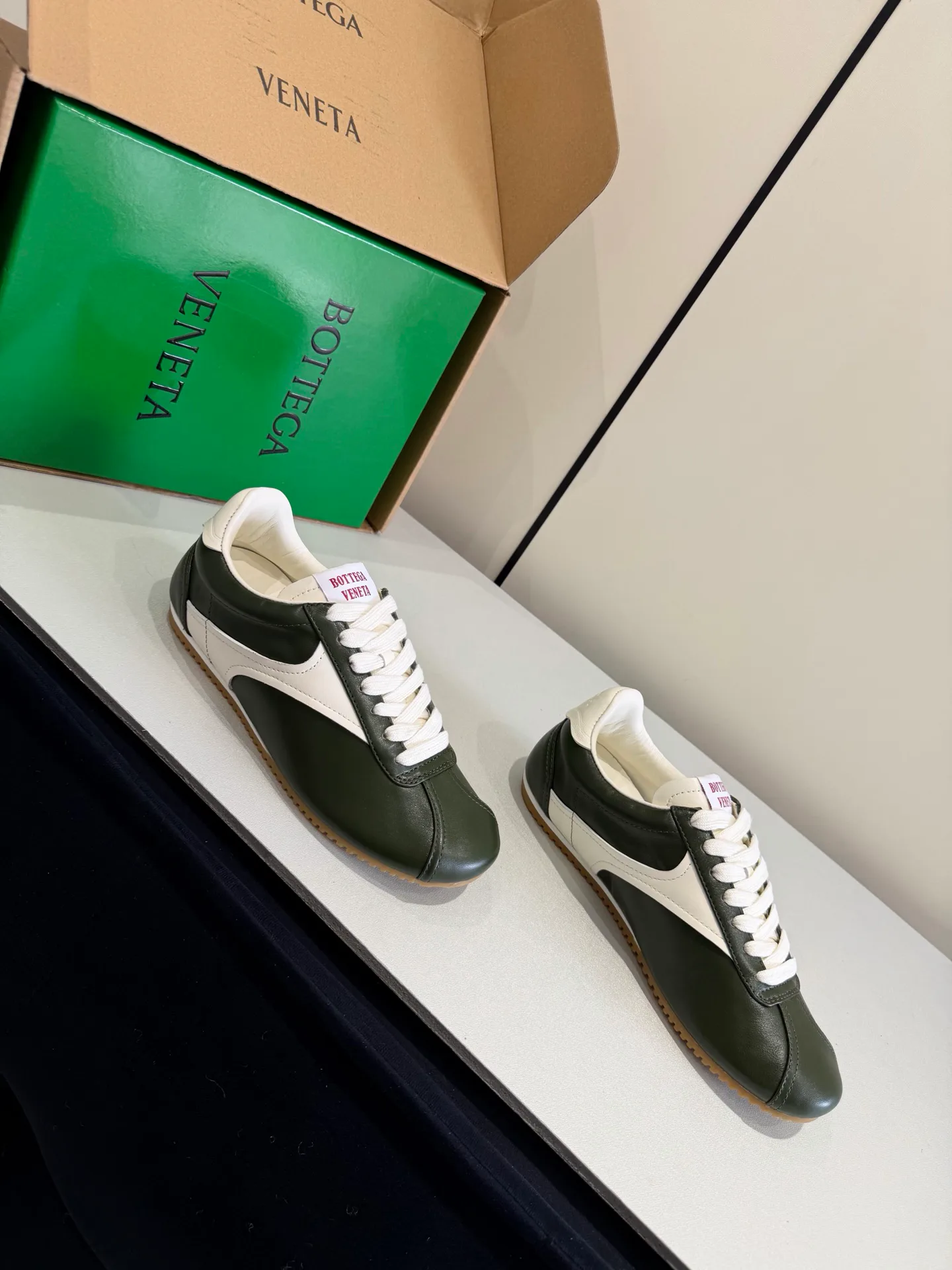 Кроссовки Женские Bottega Veneta 17976995