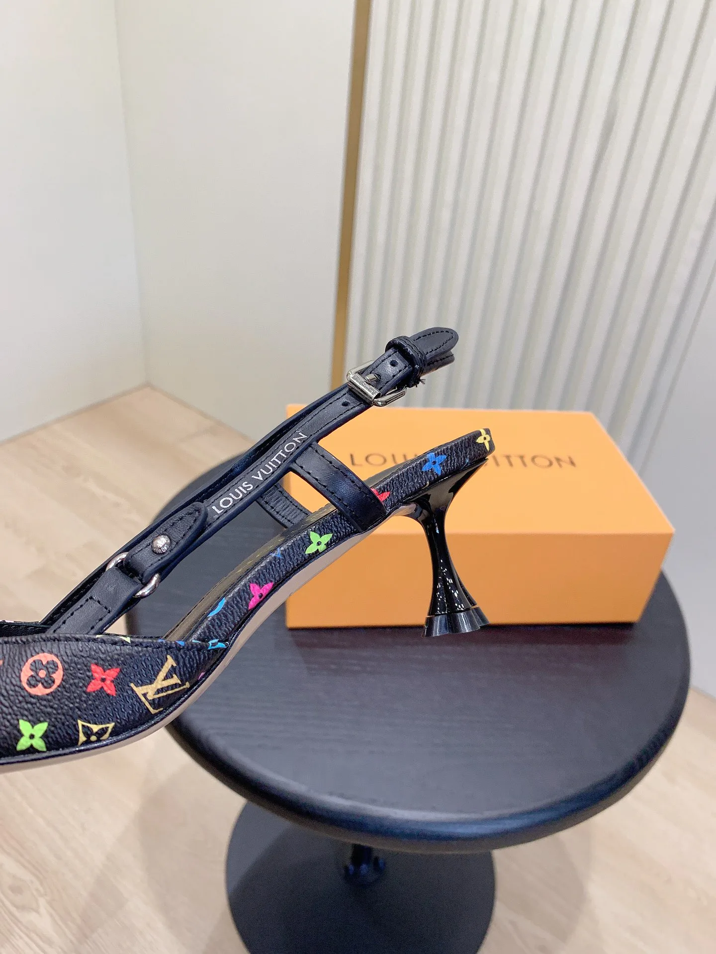 Туфли Женские Louis Vuitton 1834455