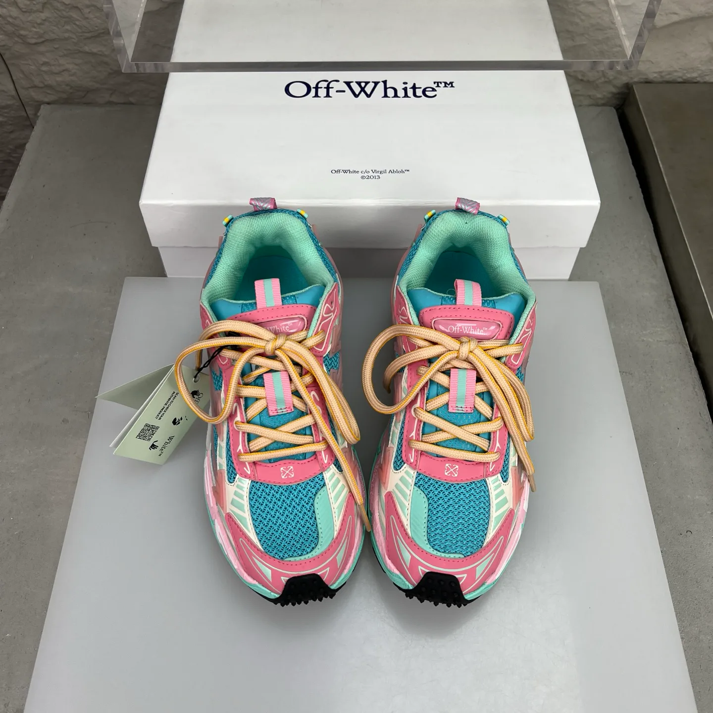 Кроссовки Женские Off-White 18351529