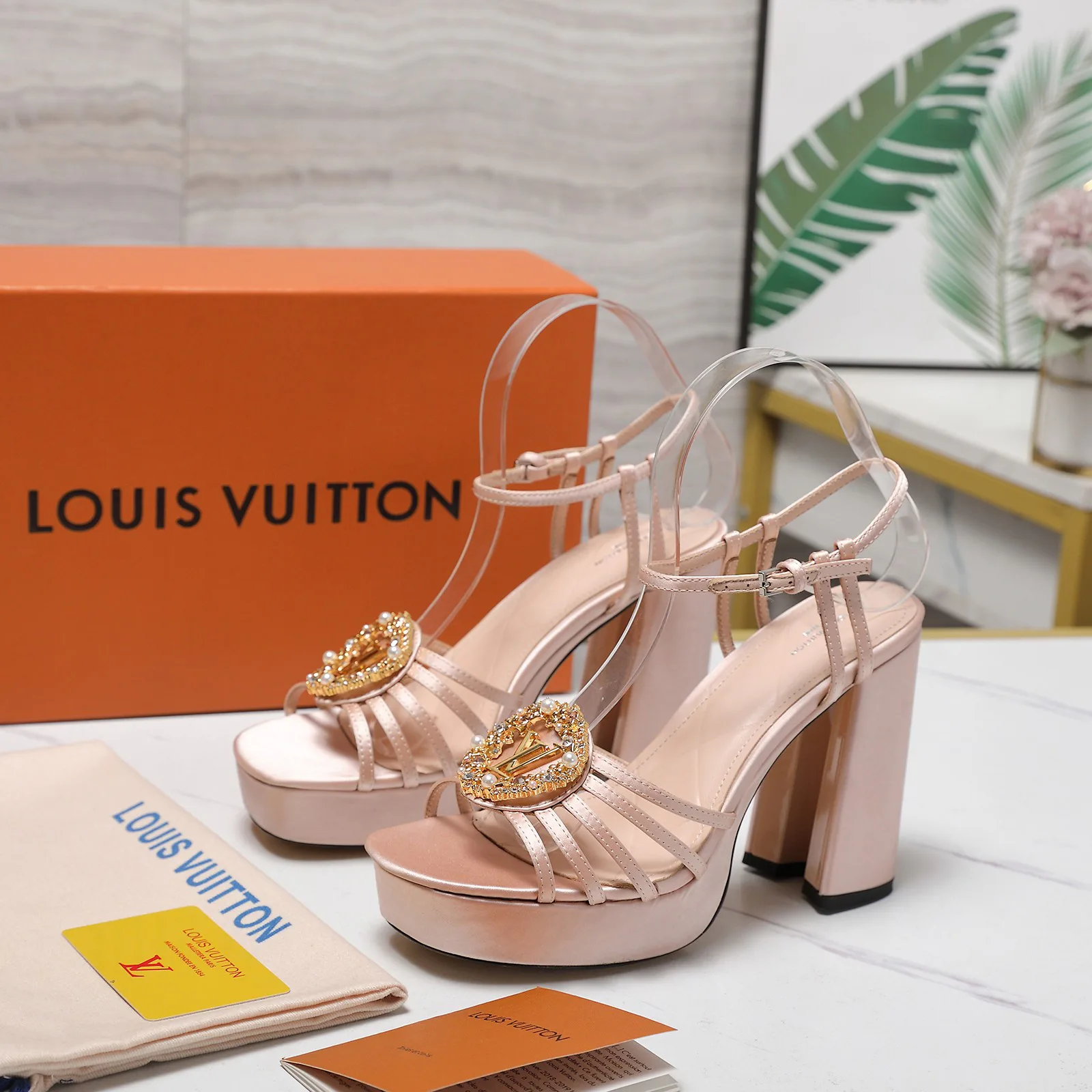 Босоножки Женские Louis Vuitton 10250865