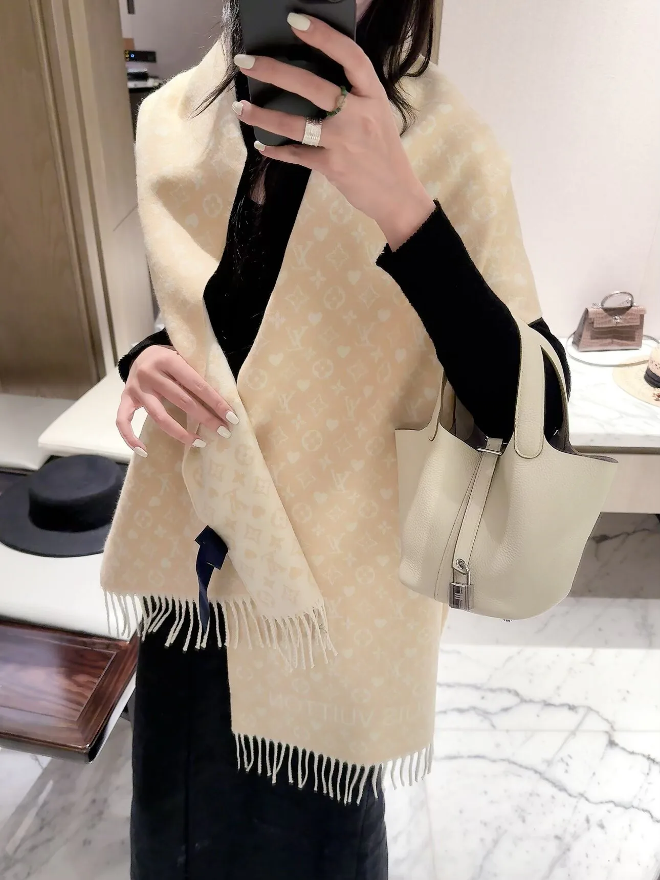 Шарфы Louis Vuitton 18450153