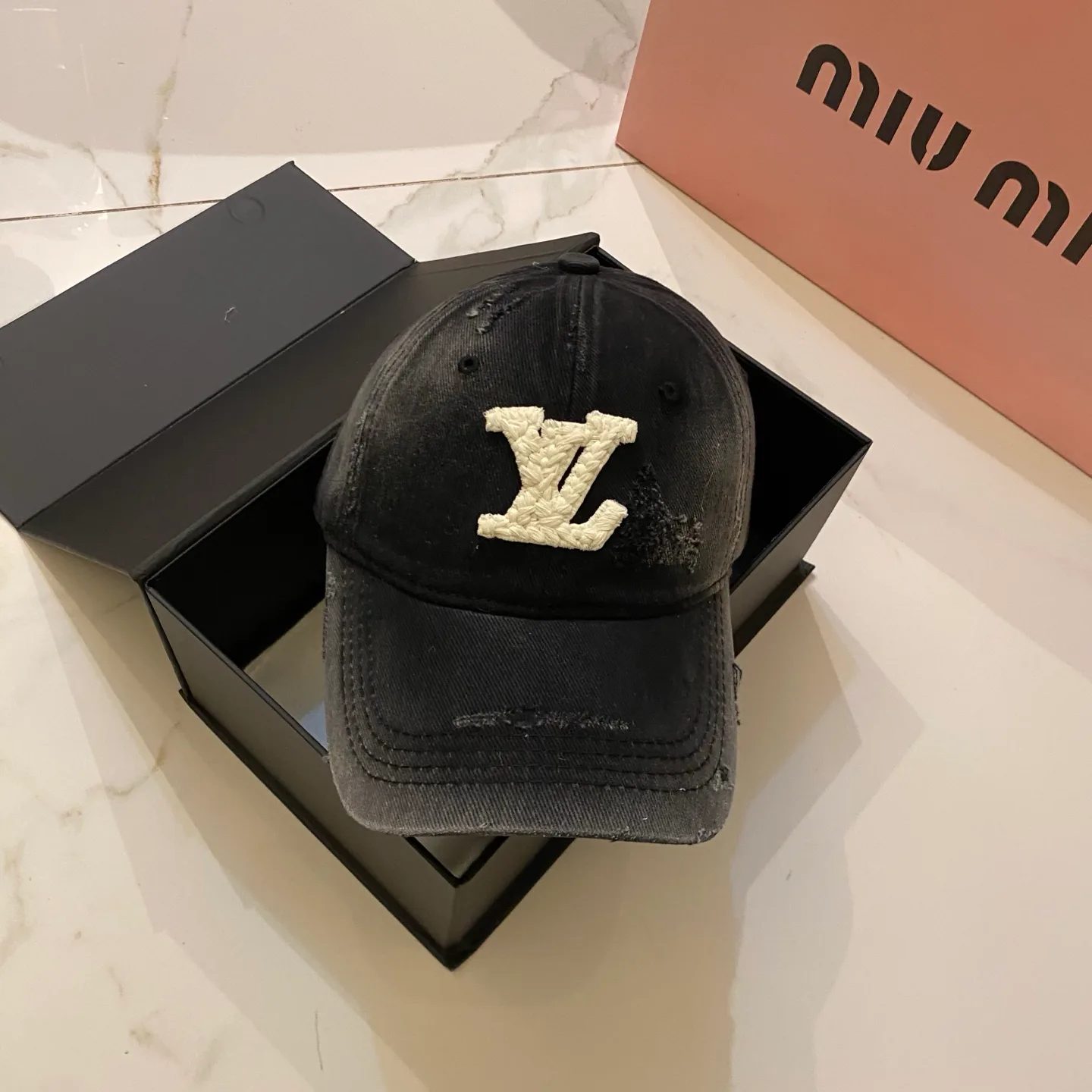 Головные Уборы Louis Vuitton 11852939