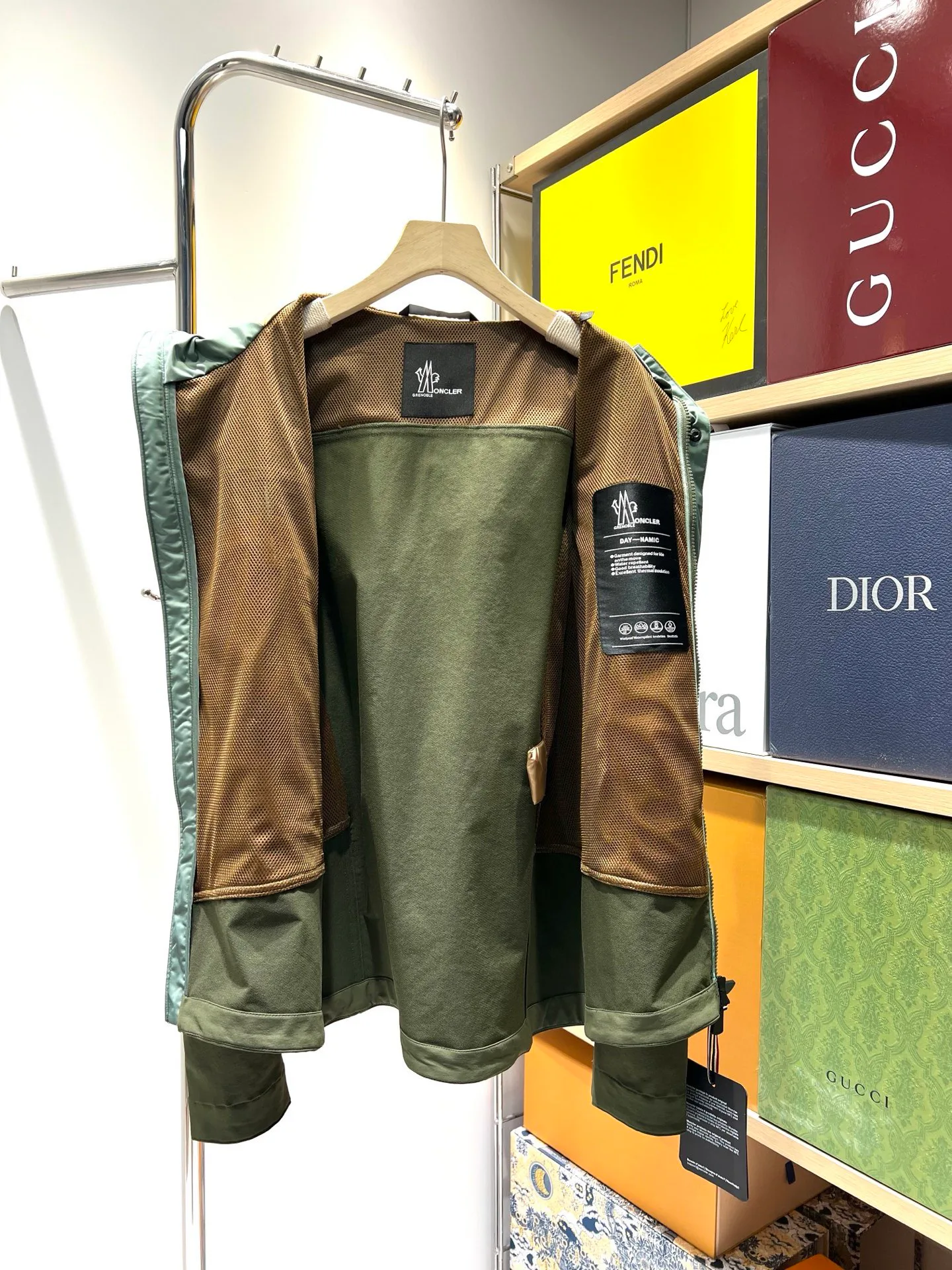 Куртки И Пуховики Мужские Moncler 11909049
