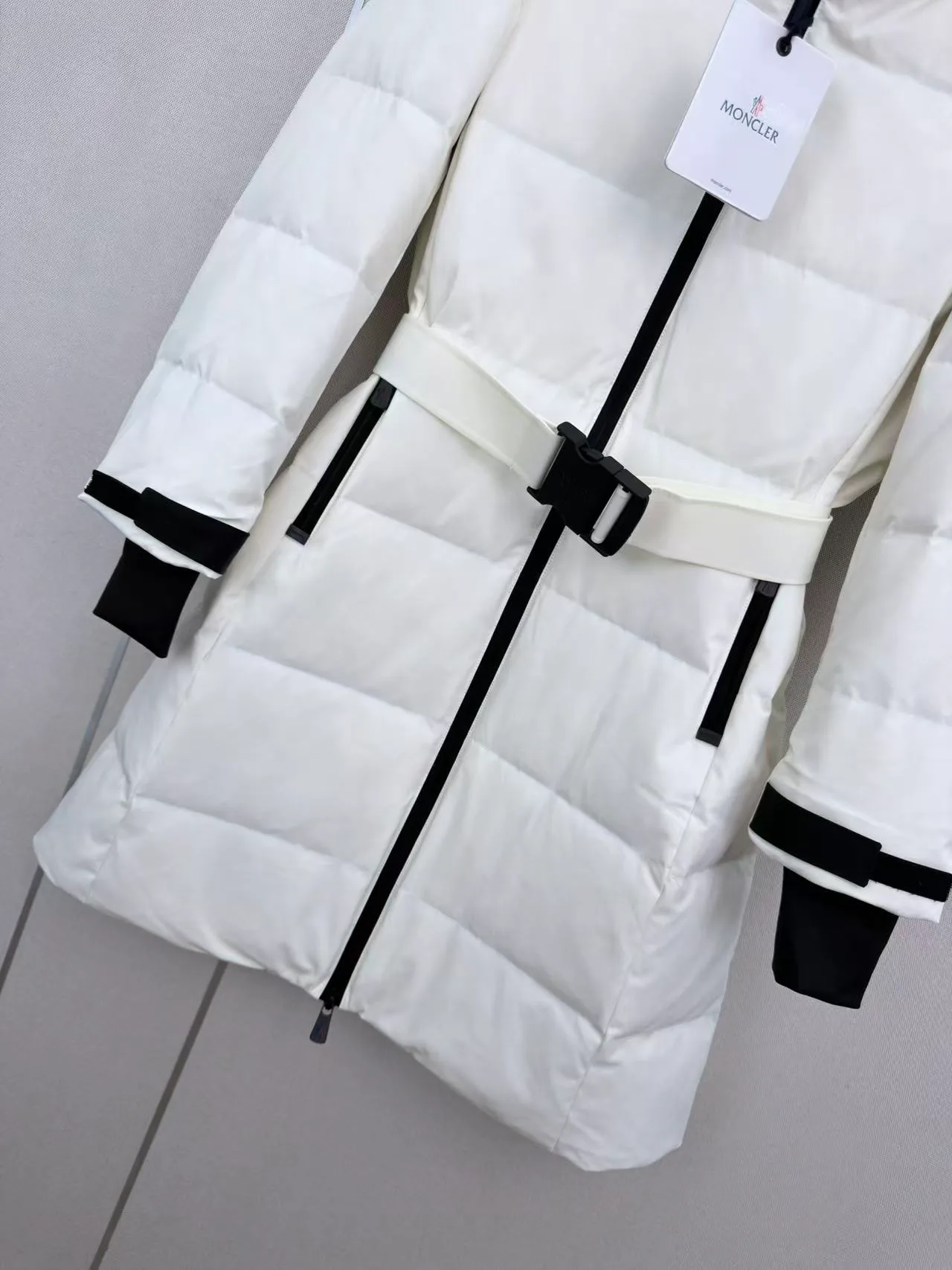 Куртки И Пуховики Женские Moncler 18402392
