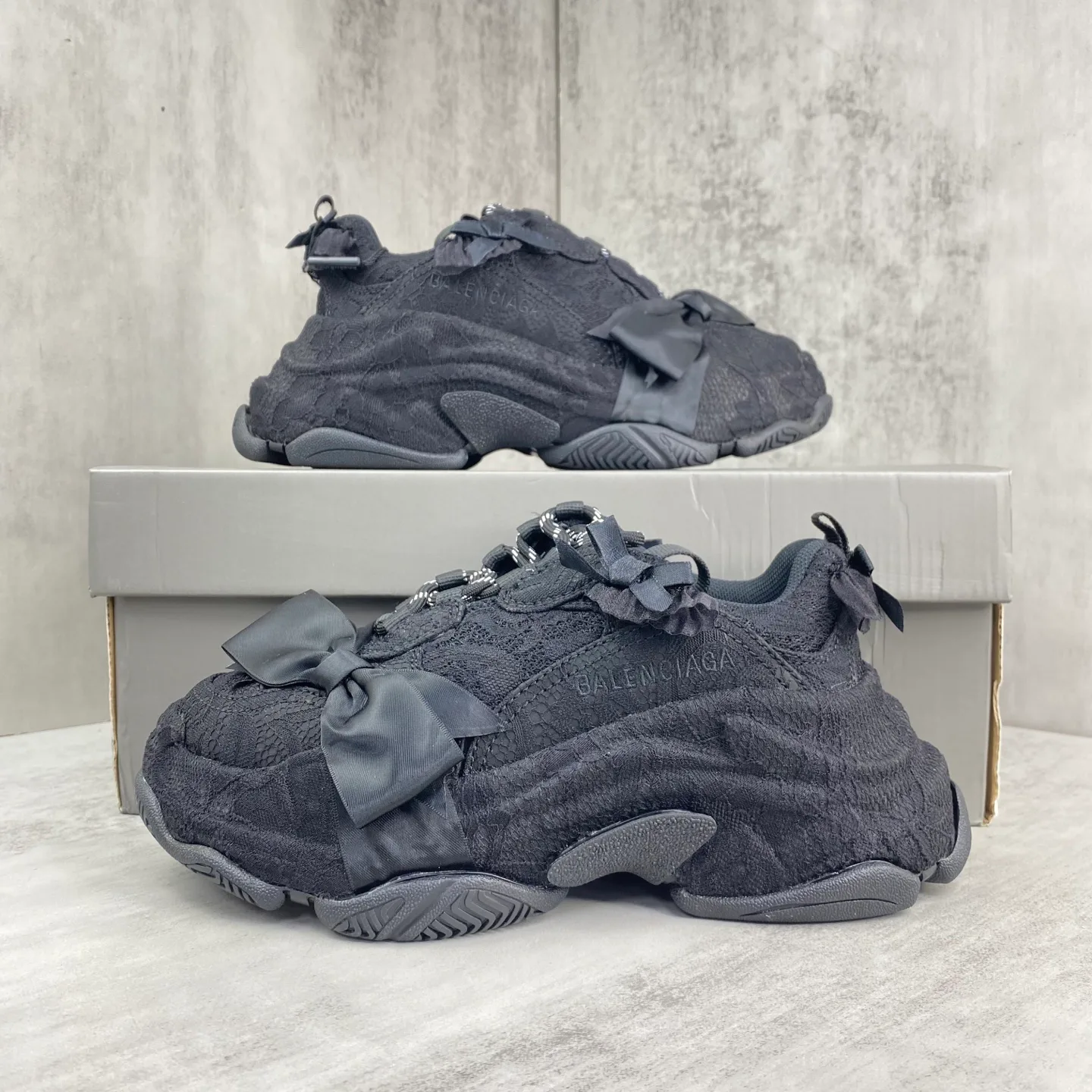 Кроссовки Женские Balenciaga 18686630