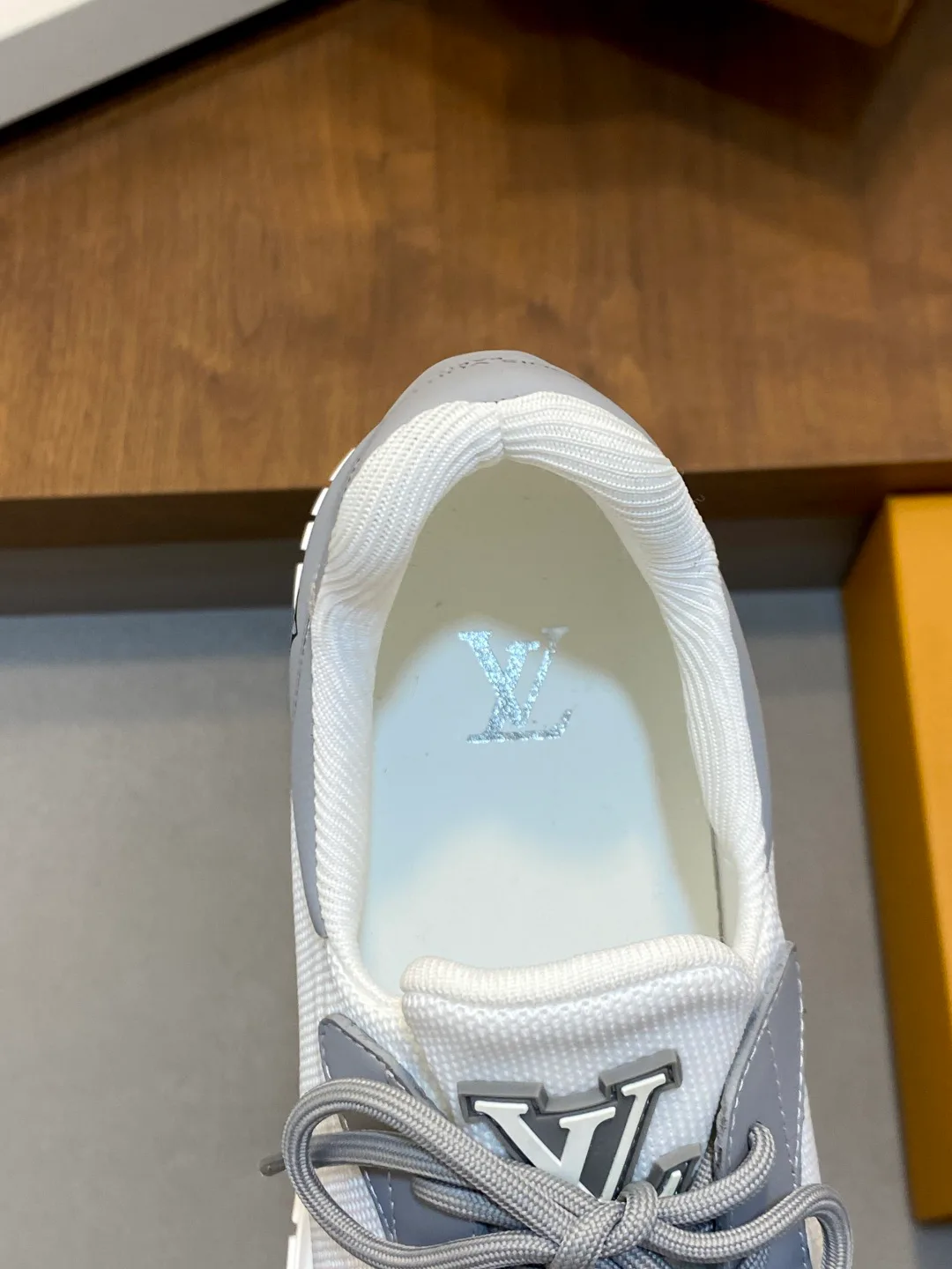 Кроссовки Мужские Louis Vuitton 19069927