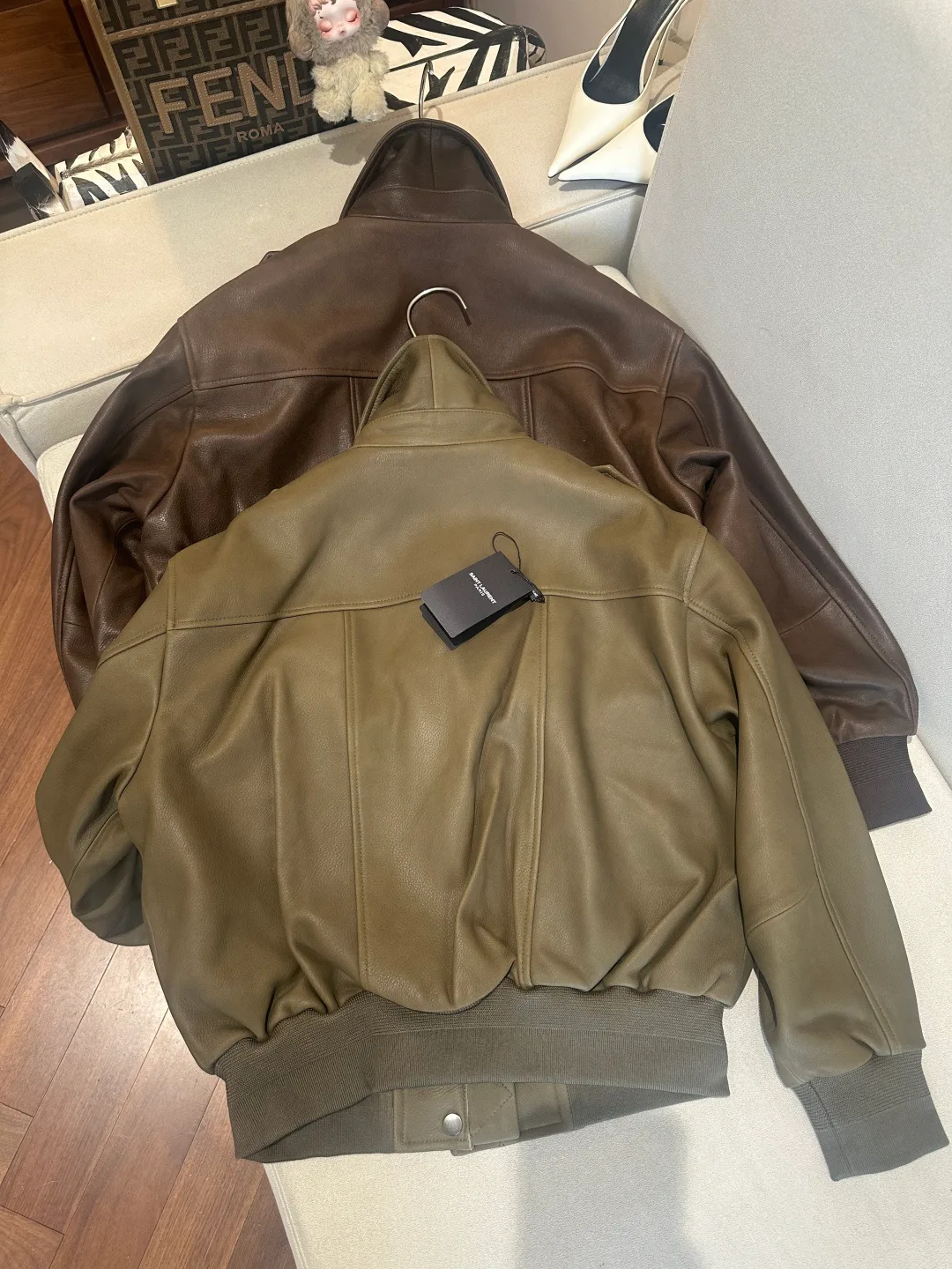 Кожаные Куртки И Дублёнки Женские Saint Laurent 17766373