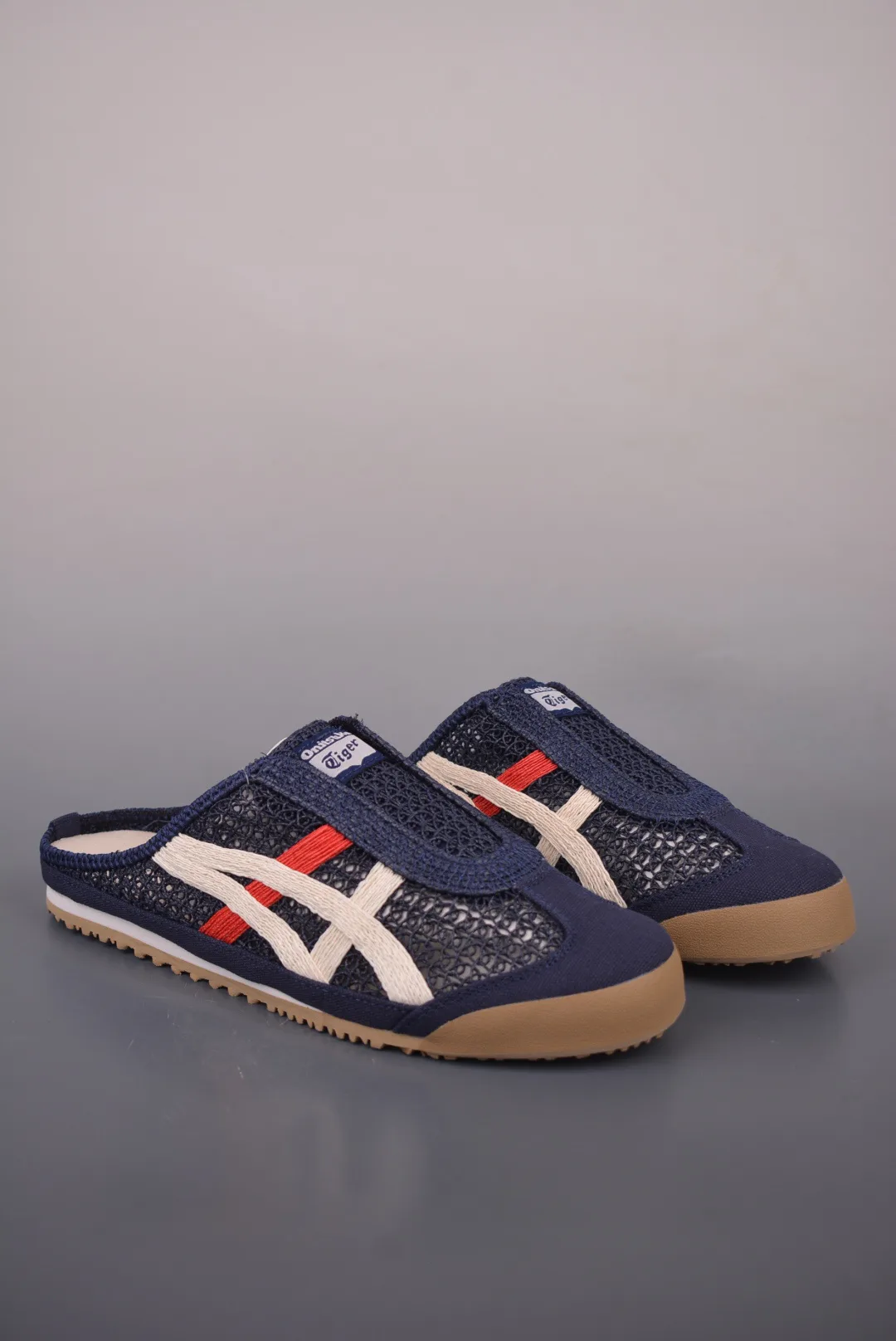 Кроссовки Женские Asics 17182621