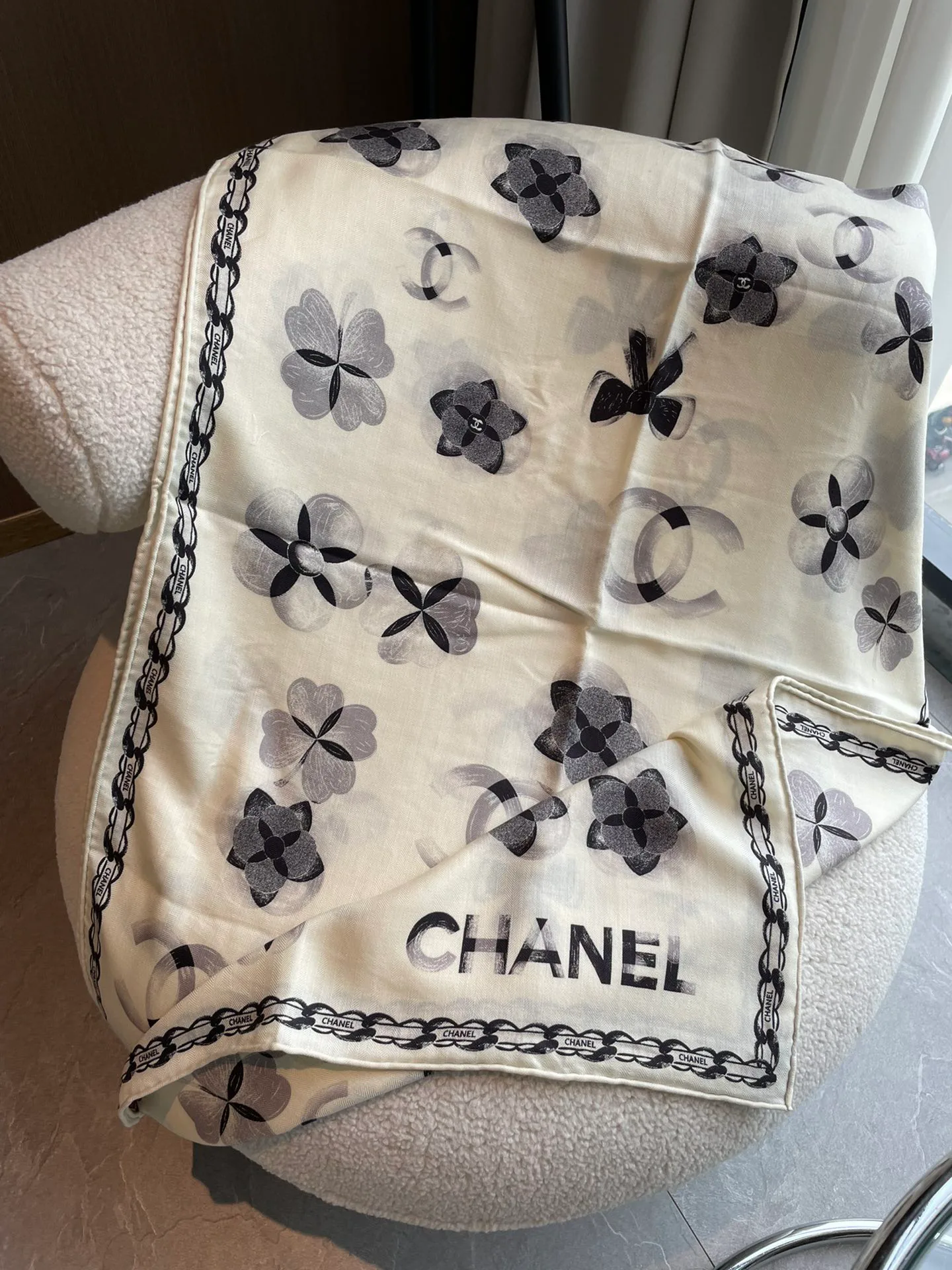 Шарфы Chanel 12468870