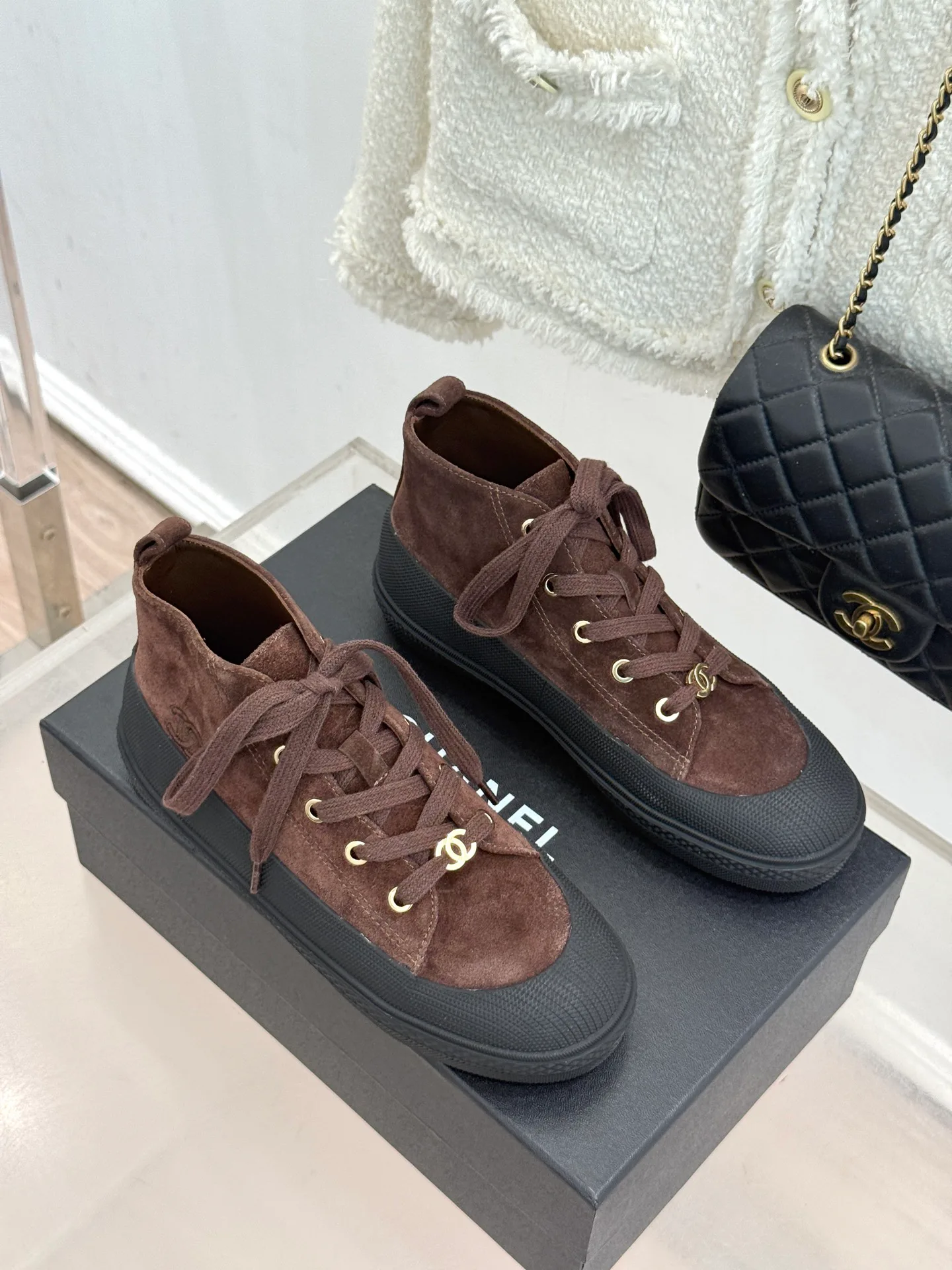 Кроссовки Женские Chanel 18360421