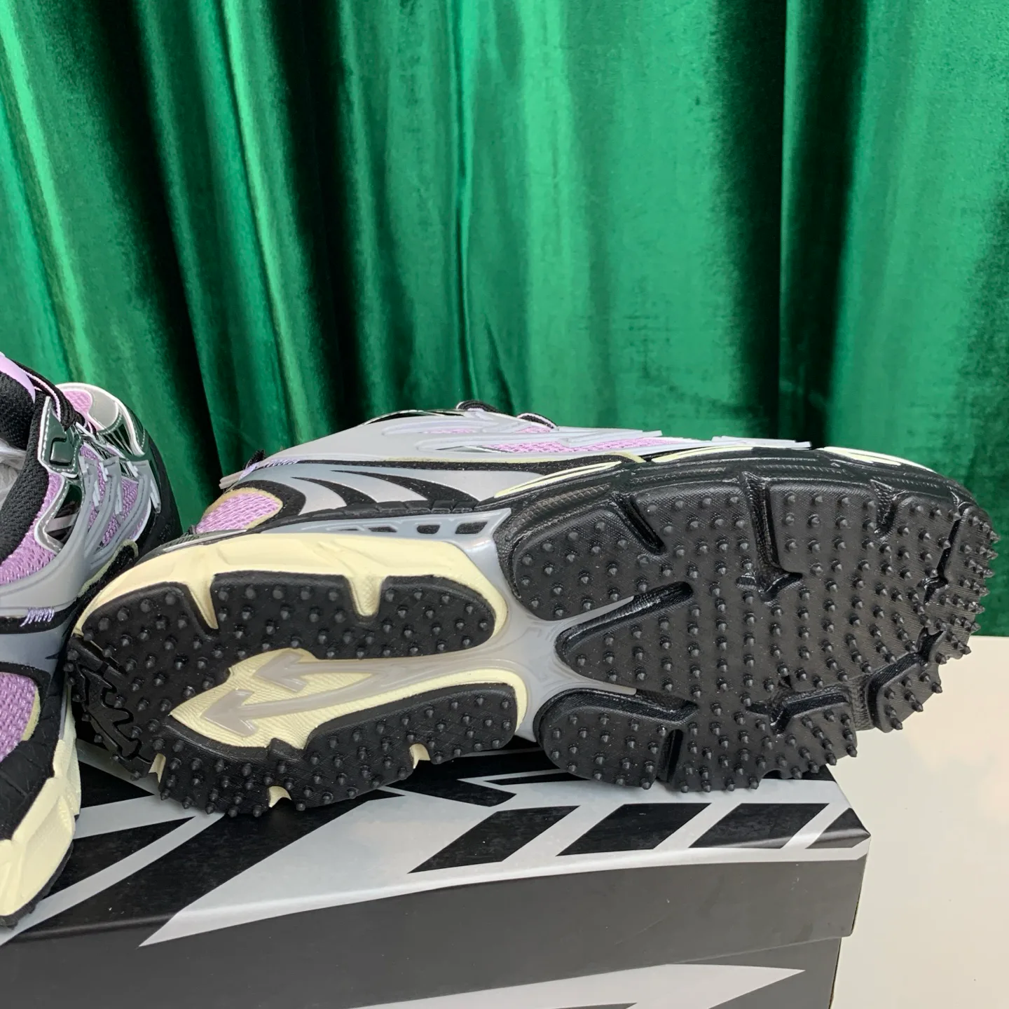 Кроссовки Женские Off-White 1106608