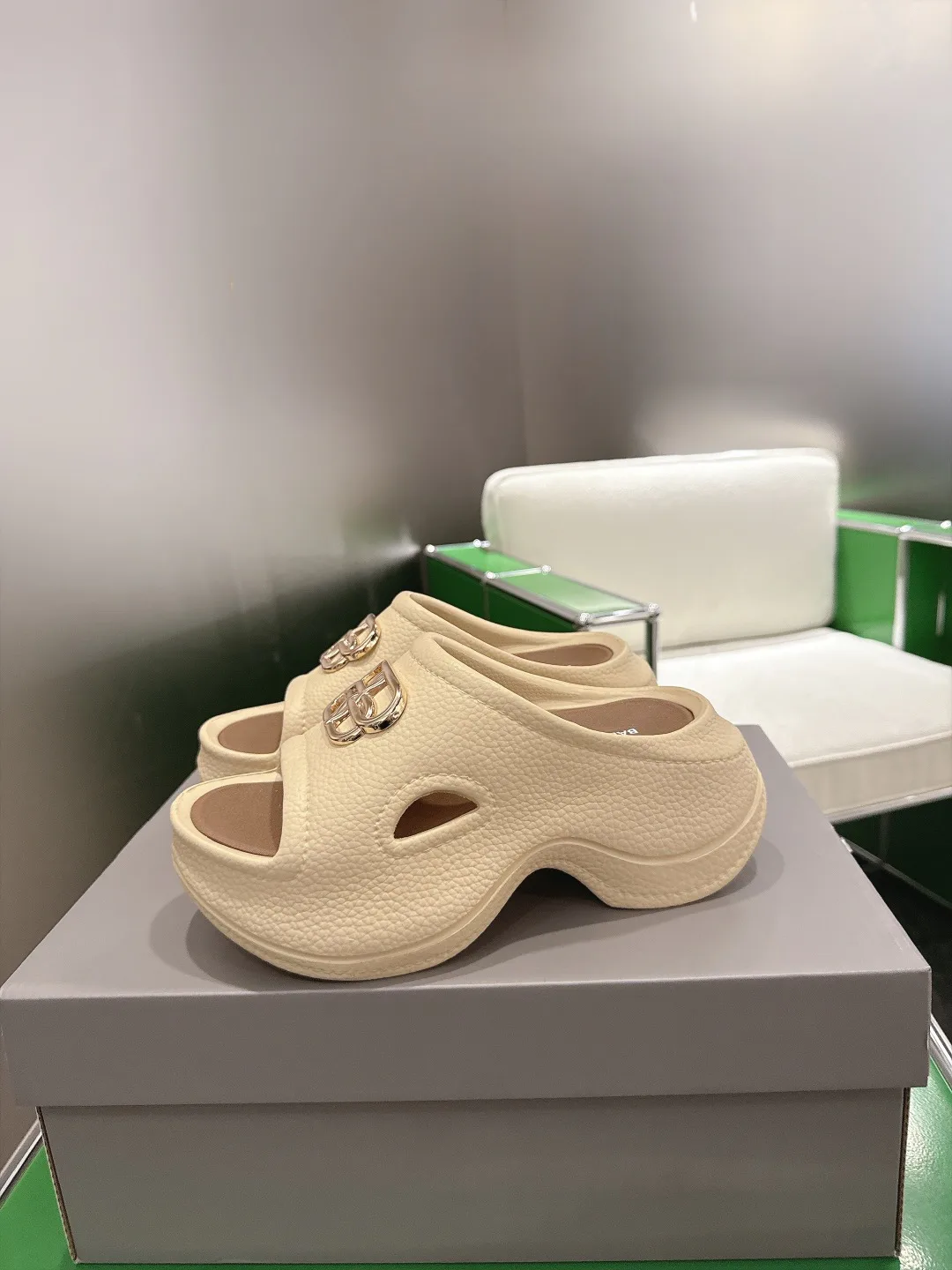 Шлепанцы Женские Balenciaga 18011699
