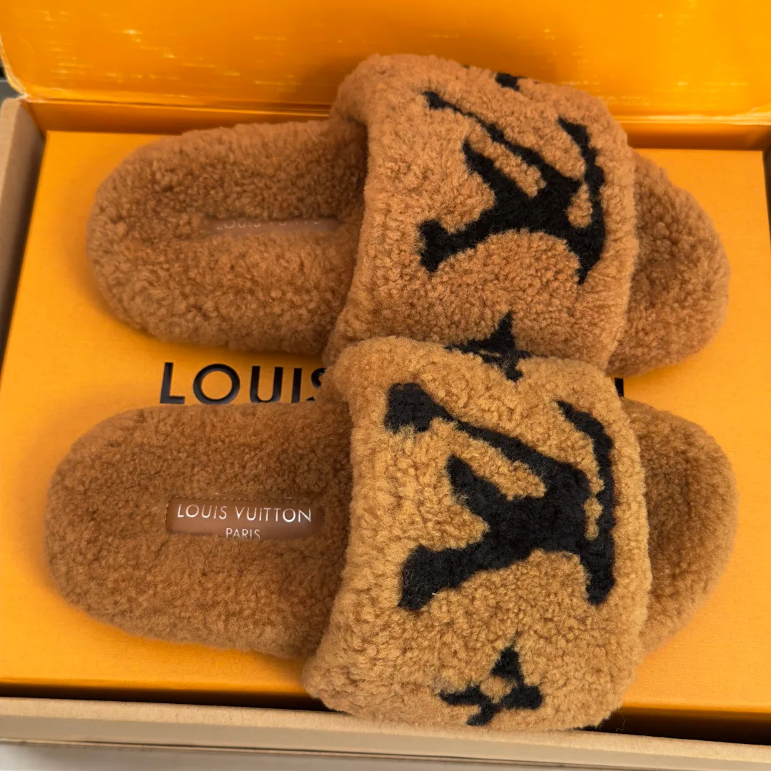 Тапочки Женские Louis Vuitton 18741704
