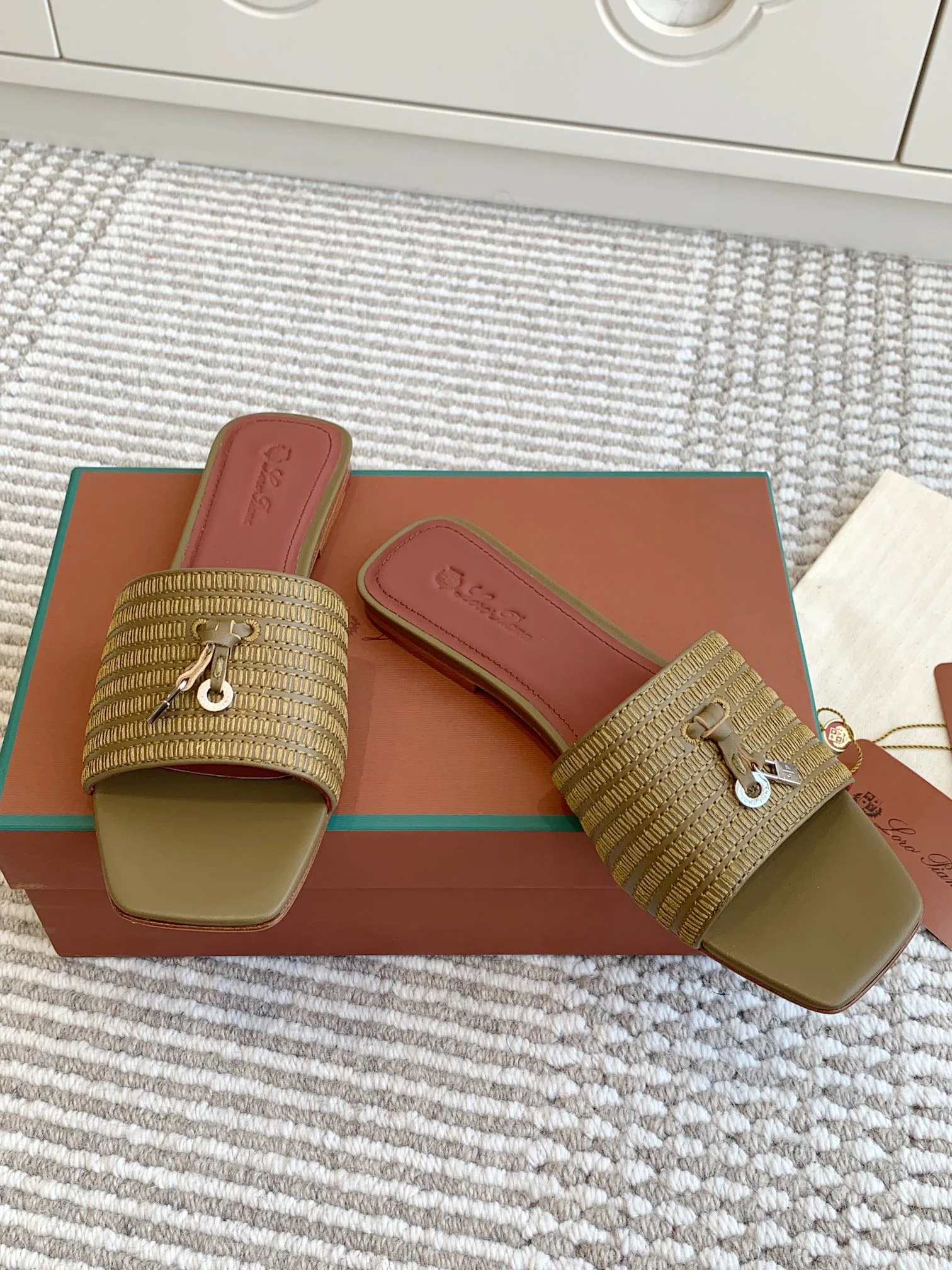 Шлепанцы Женские Loro Piana 9235