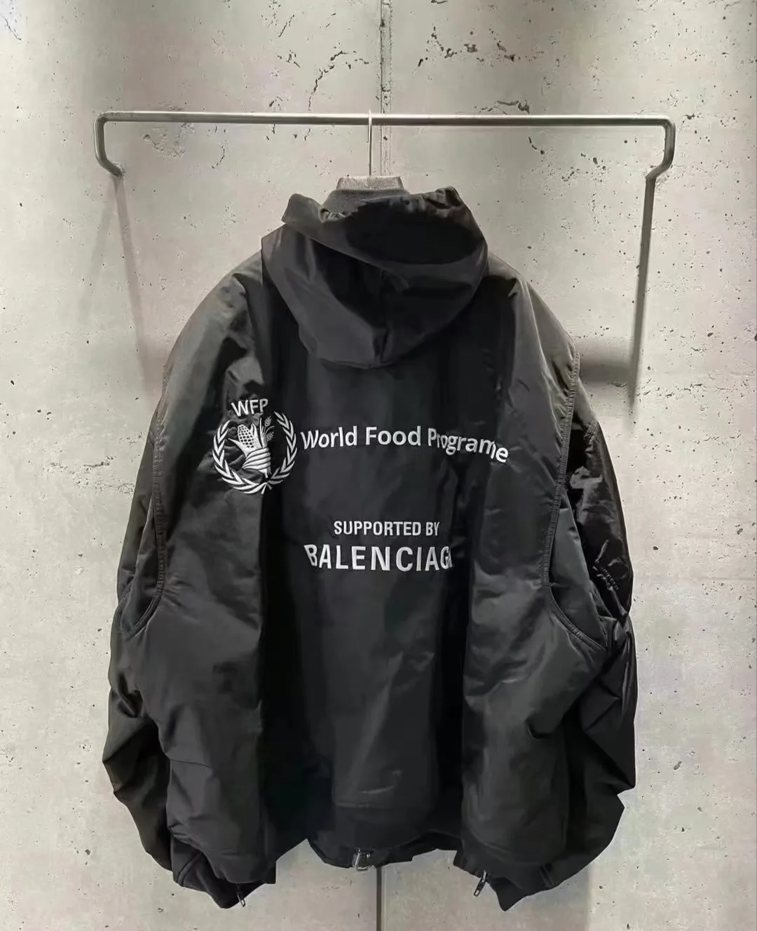 Куртки И Пуховики Мужские Balenciaga 11068118