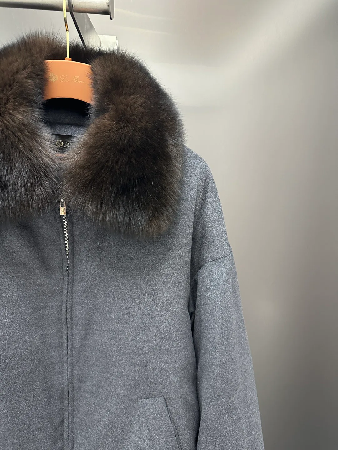 Куртки И Пуховики Женские Loro Piana 18702449
