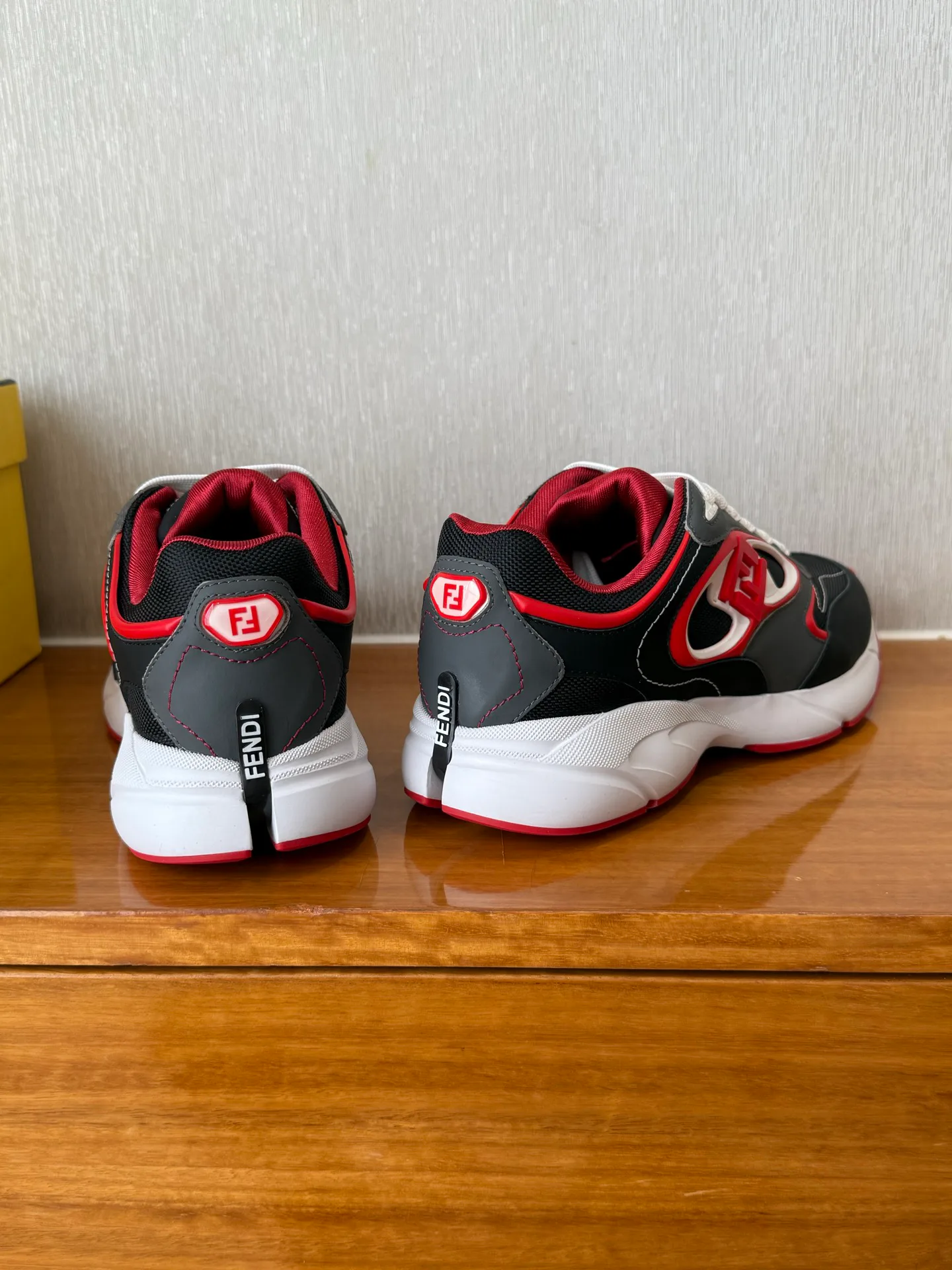 Кроссовки Женские Fendi 21704