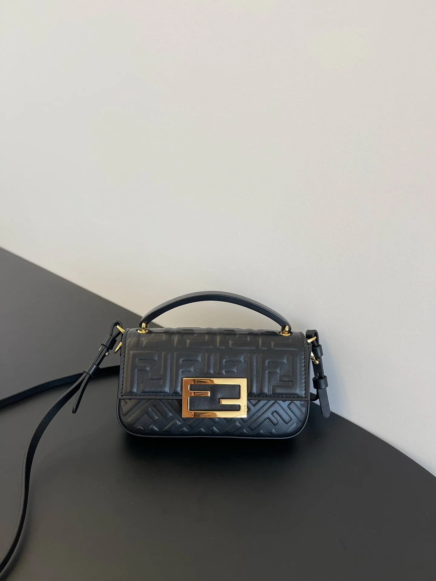 Сумки На Ремне Женские Fendi 13234529