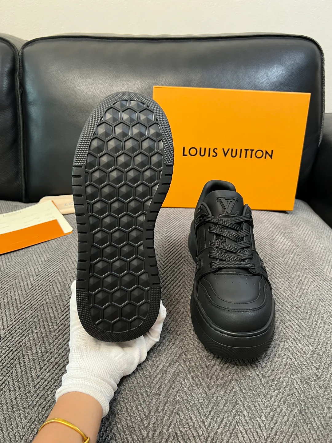 Кроссовки Мужские Louis Vuitton 18824478