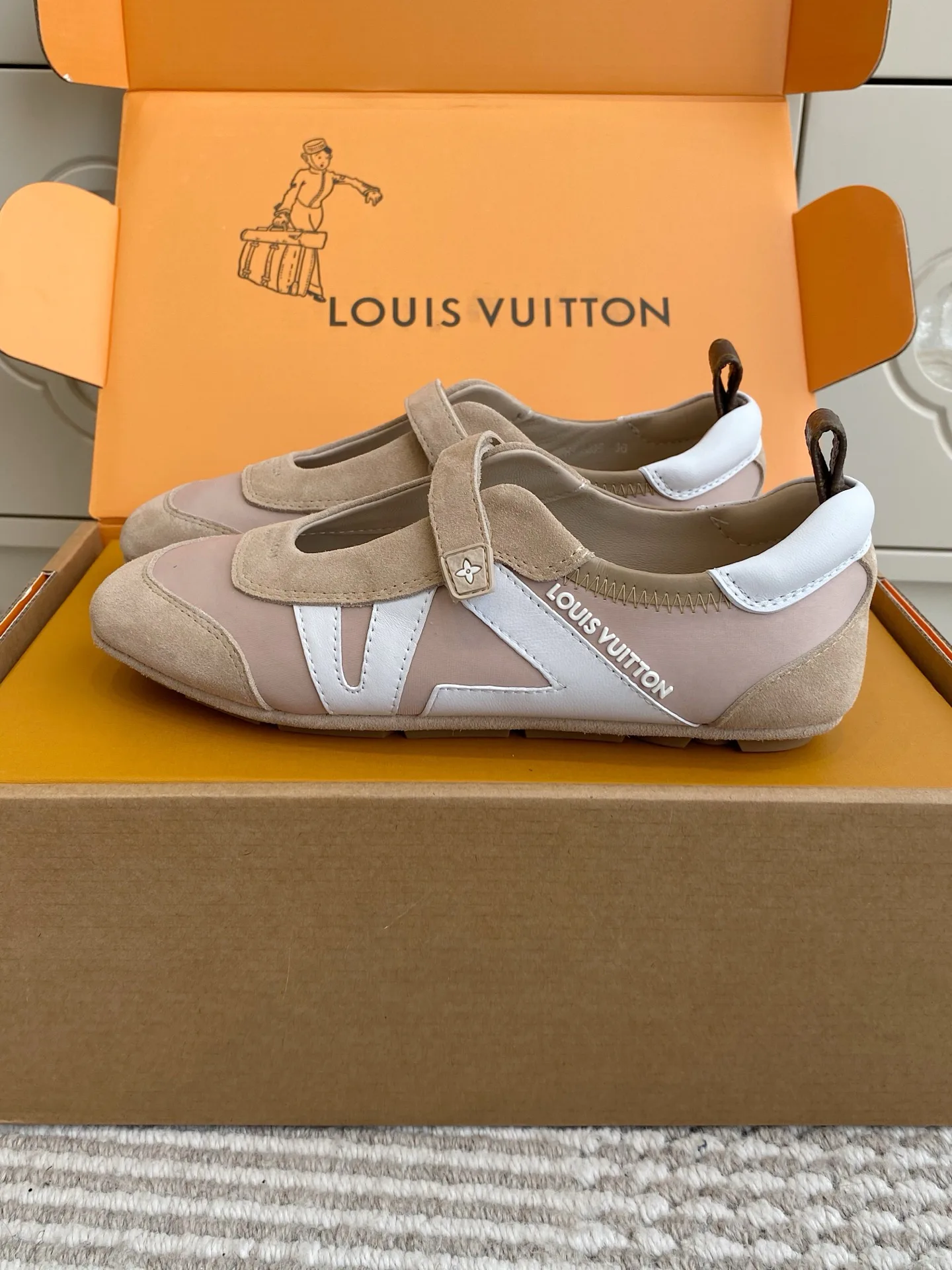 Кроссовки Женские Louis Vuitton 11304084