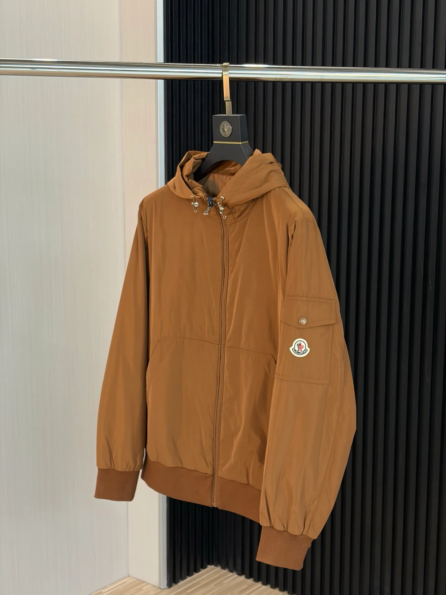 Куртки И Пуховики Мужские Moncler 18218450