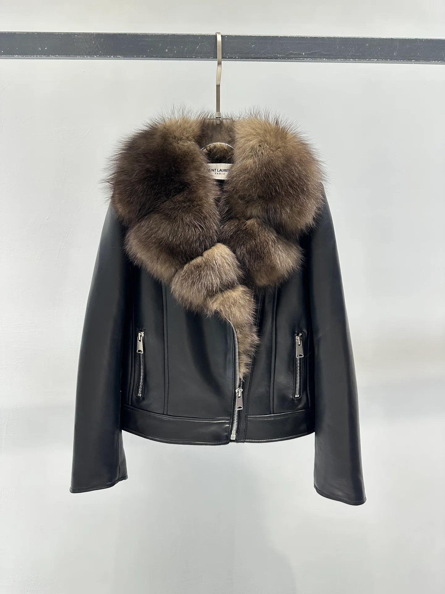 Кожаные Куртки И Дублёнки Женские Saint Laurent 18699665