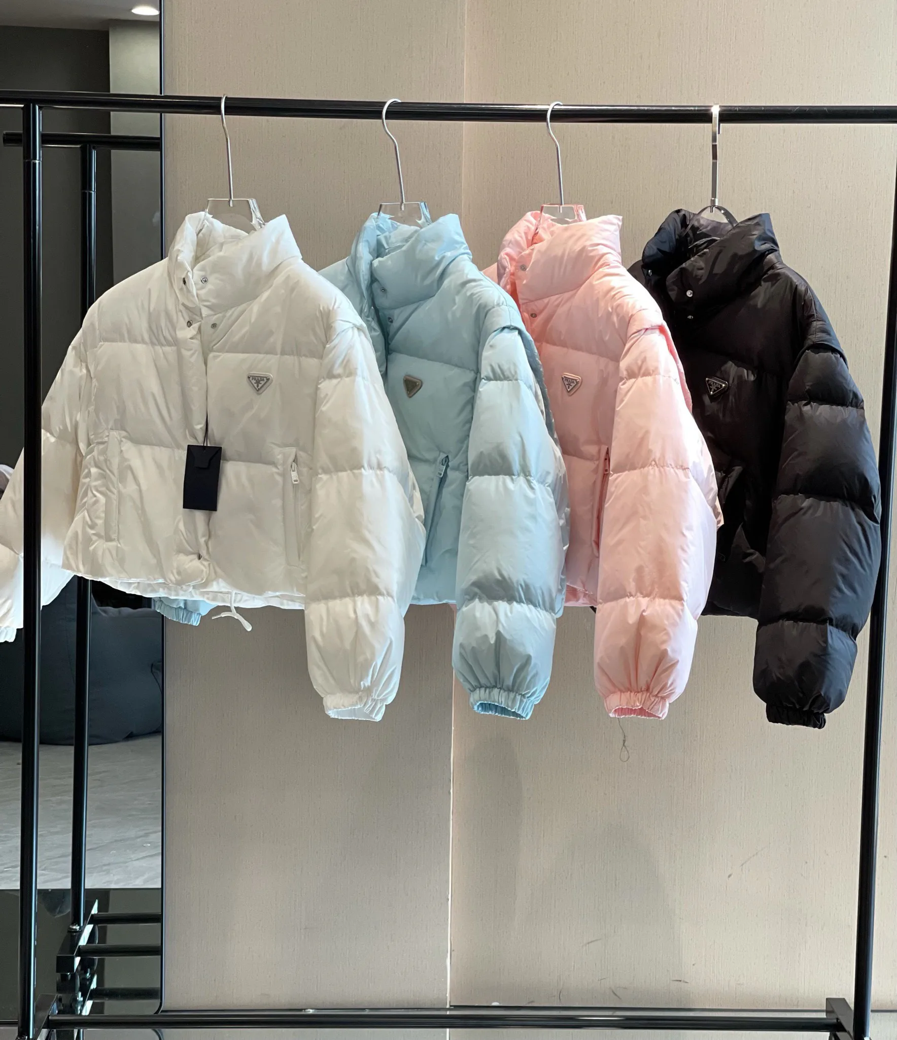 Куртки И Пуховики Женские Prada 17890879
