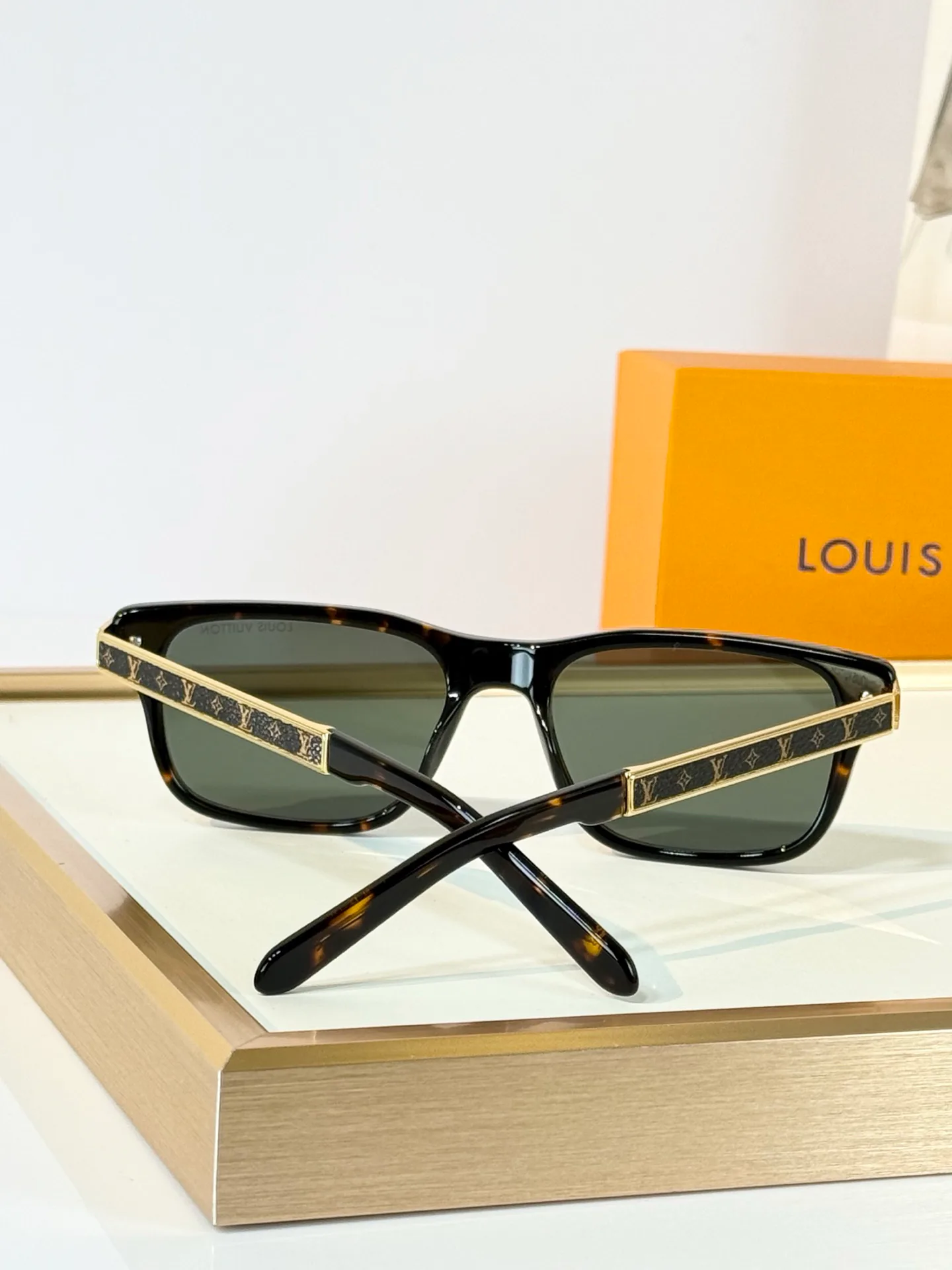 Очки Louis Vuitton 18118139