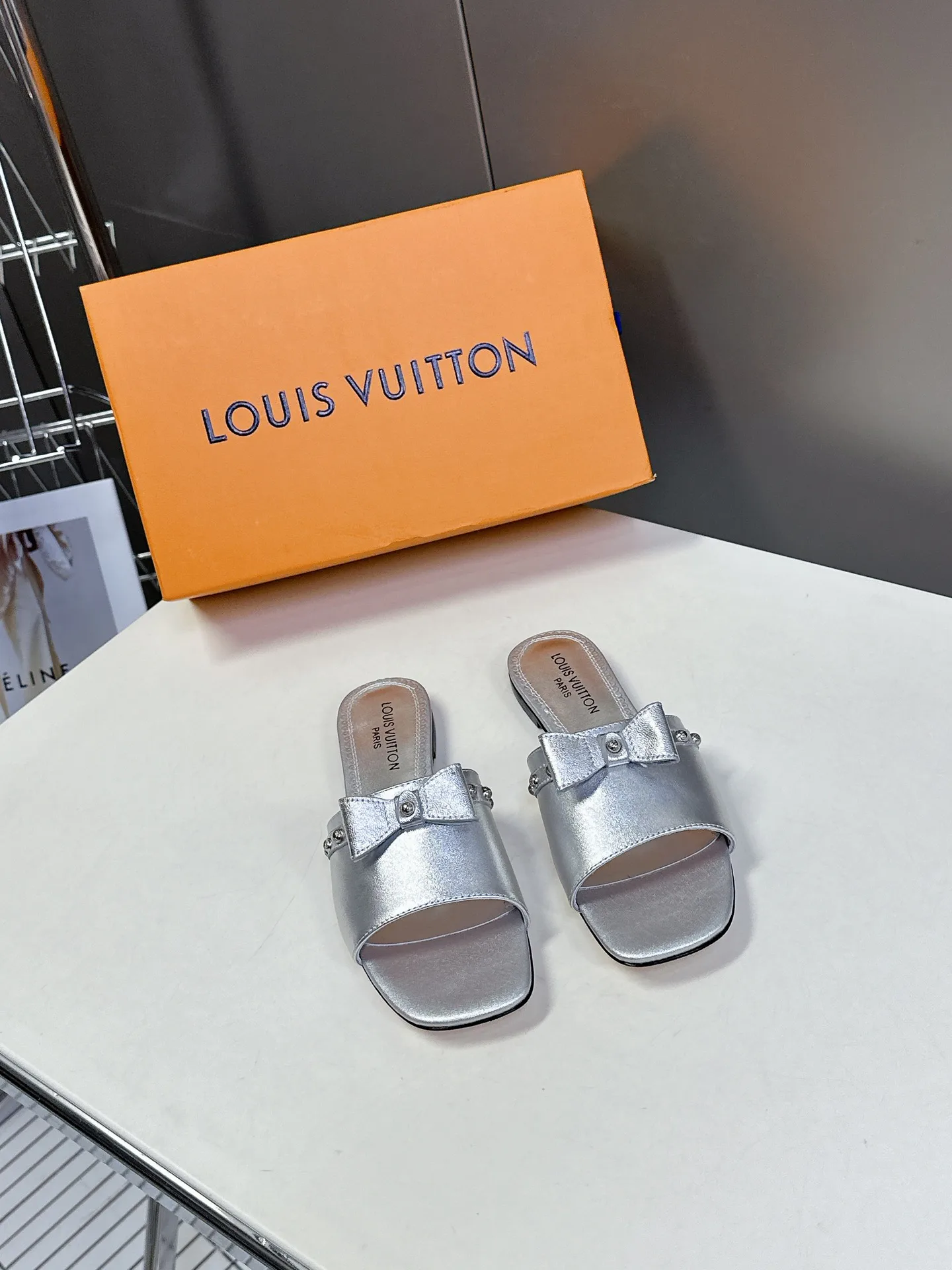 Шлепанцы Женские Louis Vuitton 24976