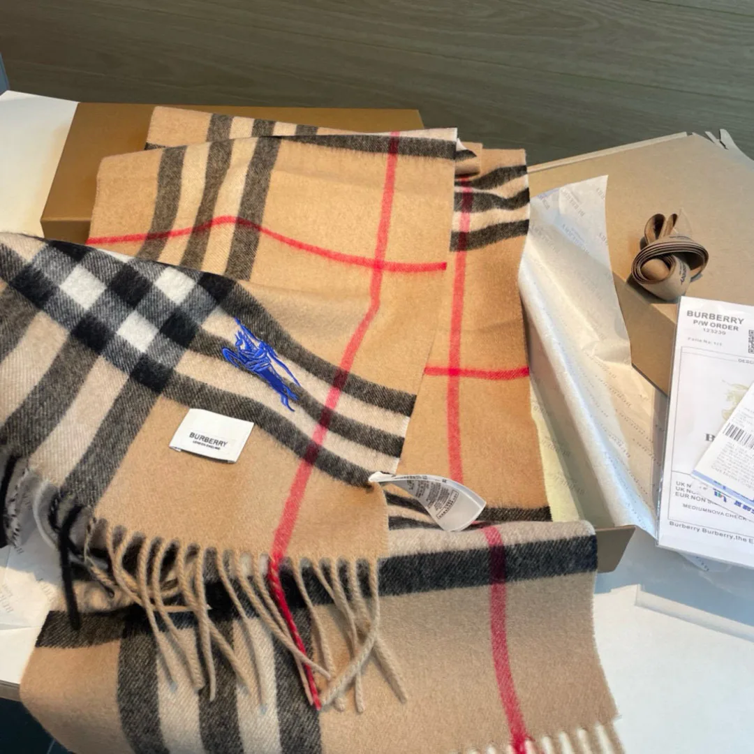 Шарфы Burberry 18449891