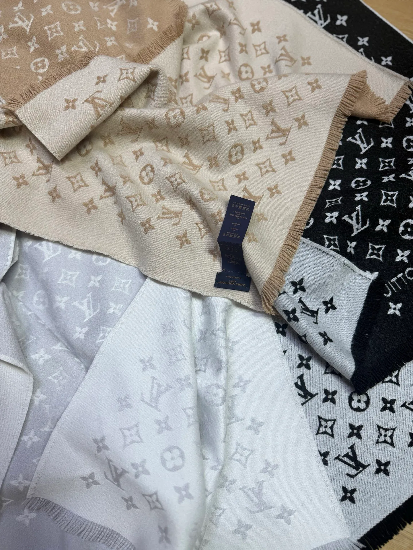 Шарфы Louis Vuitton 18426914