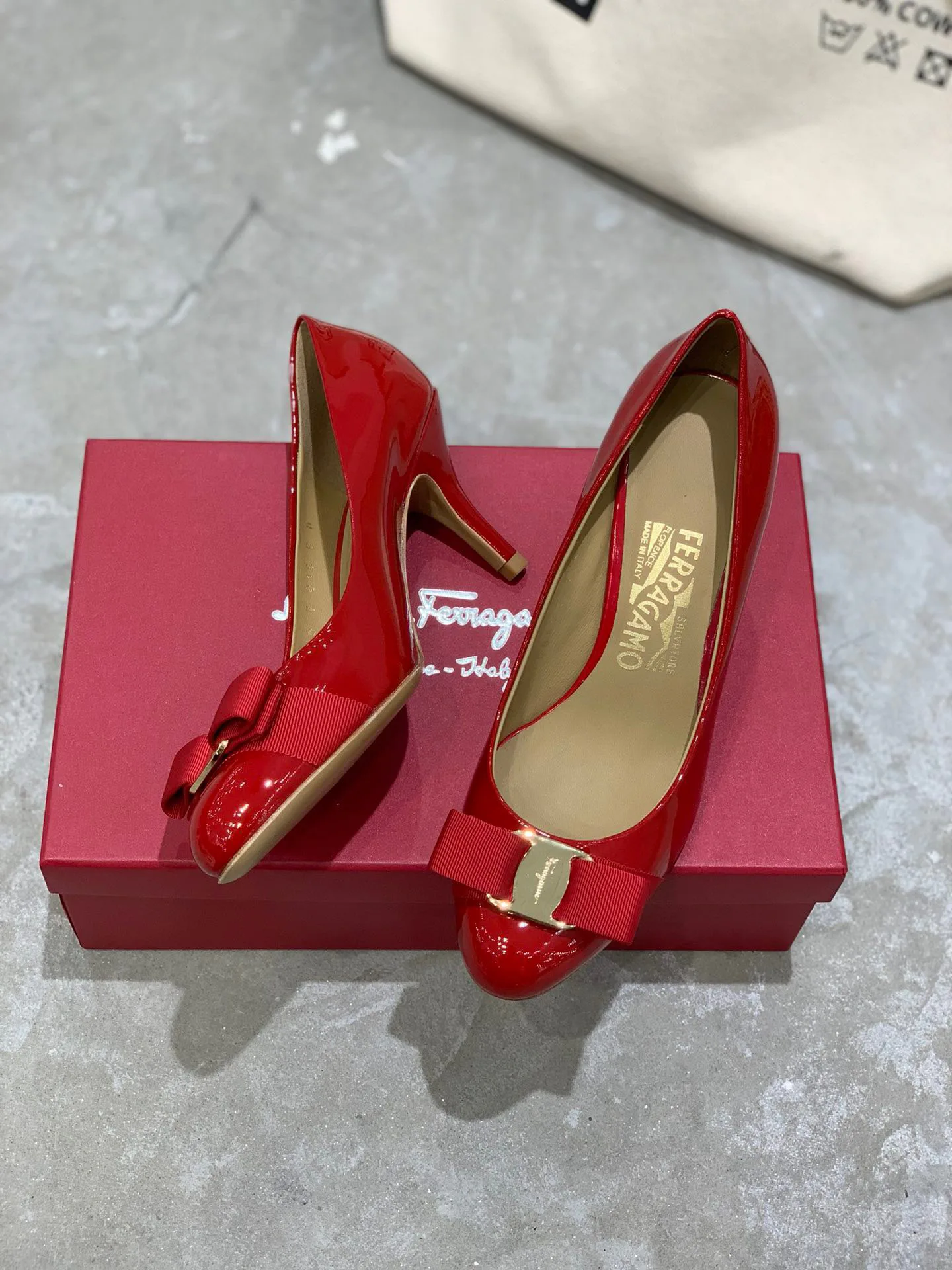 Туфли Женские Salvatore Ferragamo 18340726