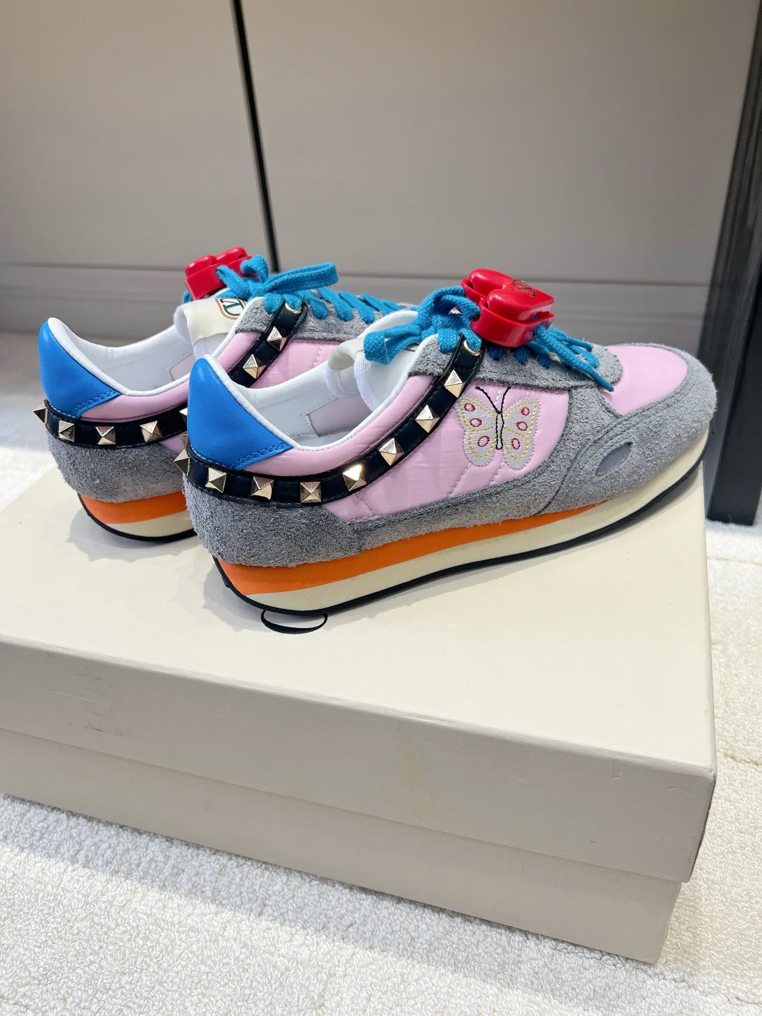 Кроссовки Женские Valentino 18436565