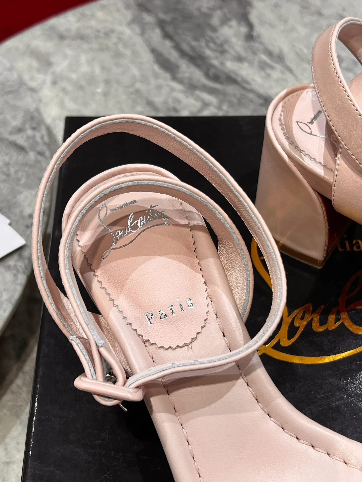 Босоножки Женские Christian Louboutin 14354260