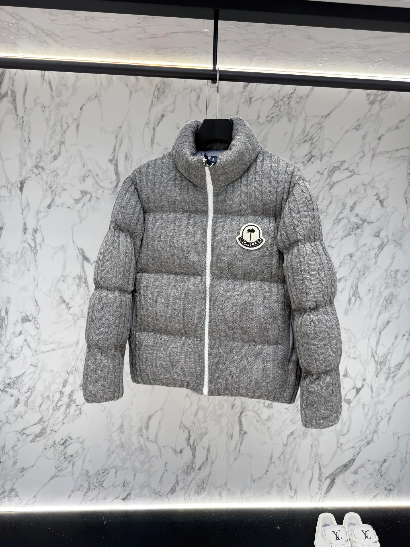 Куртки И Пуховики Мужские Moncler 18188650