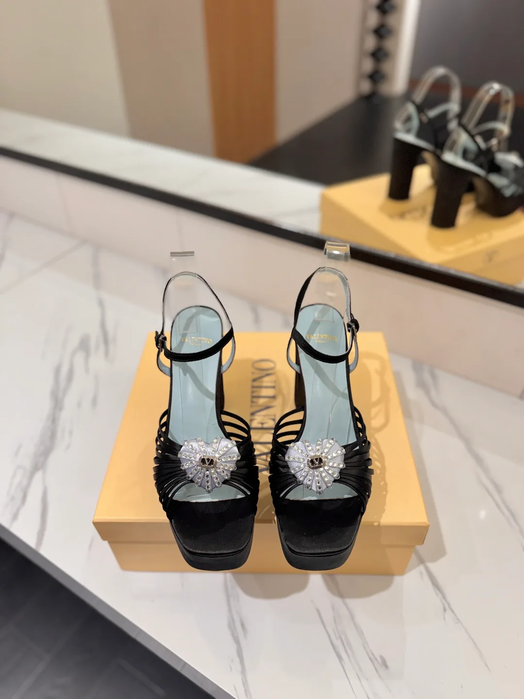 Босоножки Женские Valentino 18134893