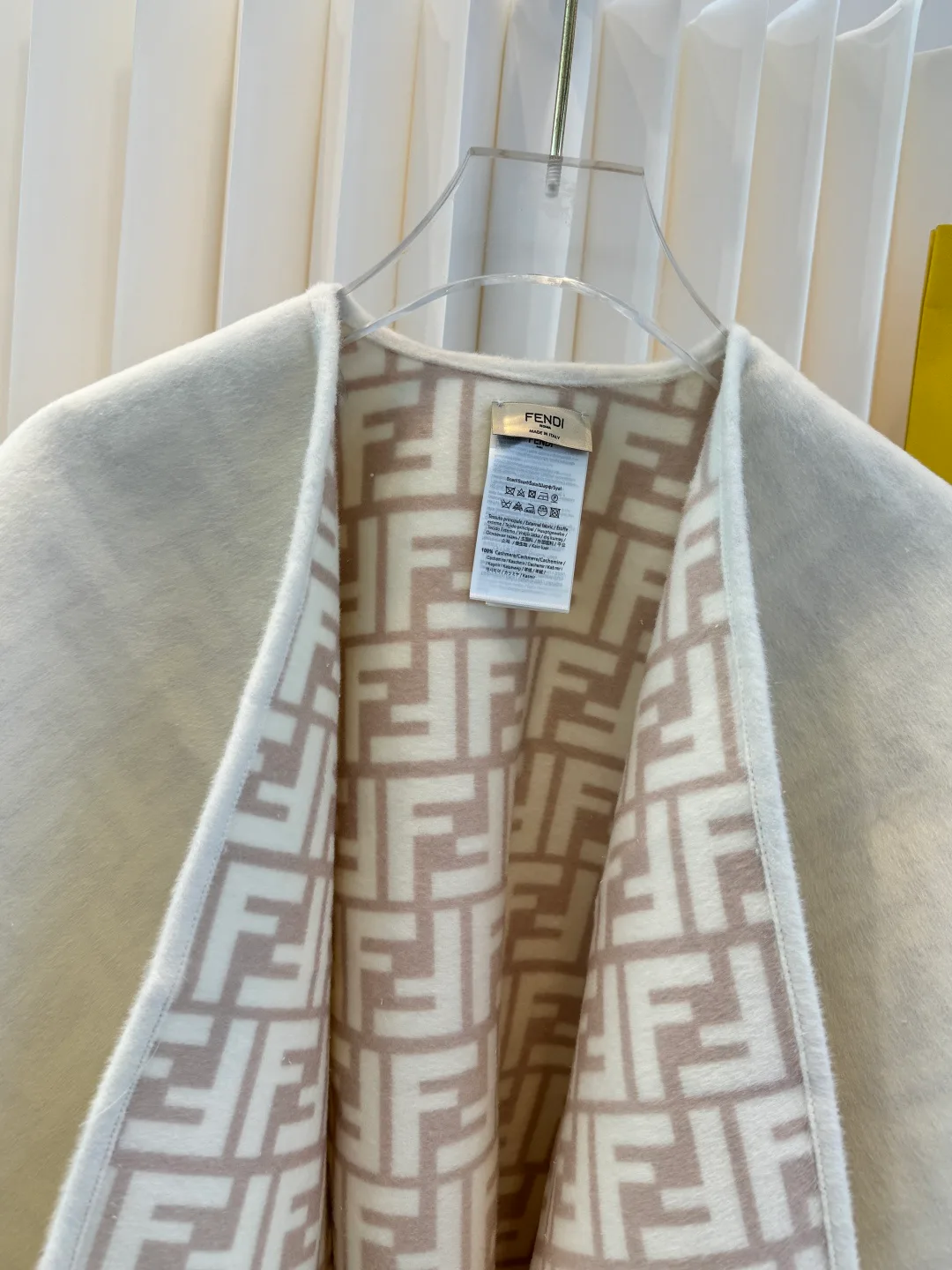 Пальто Женские Fendi 18980919