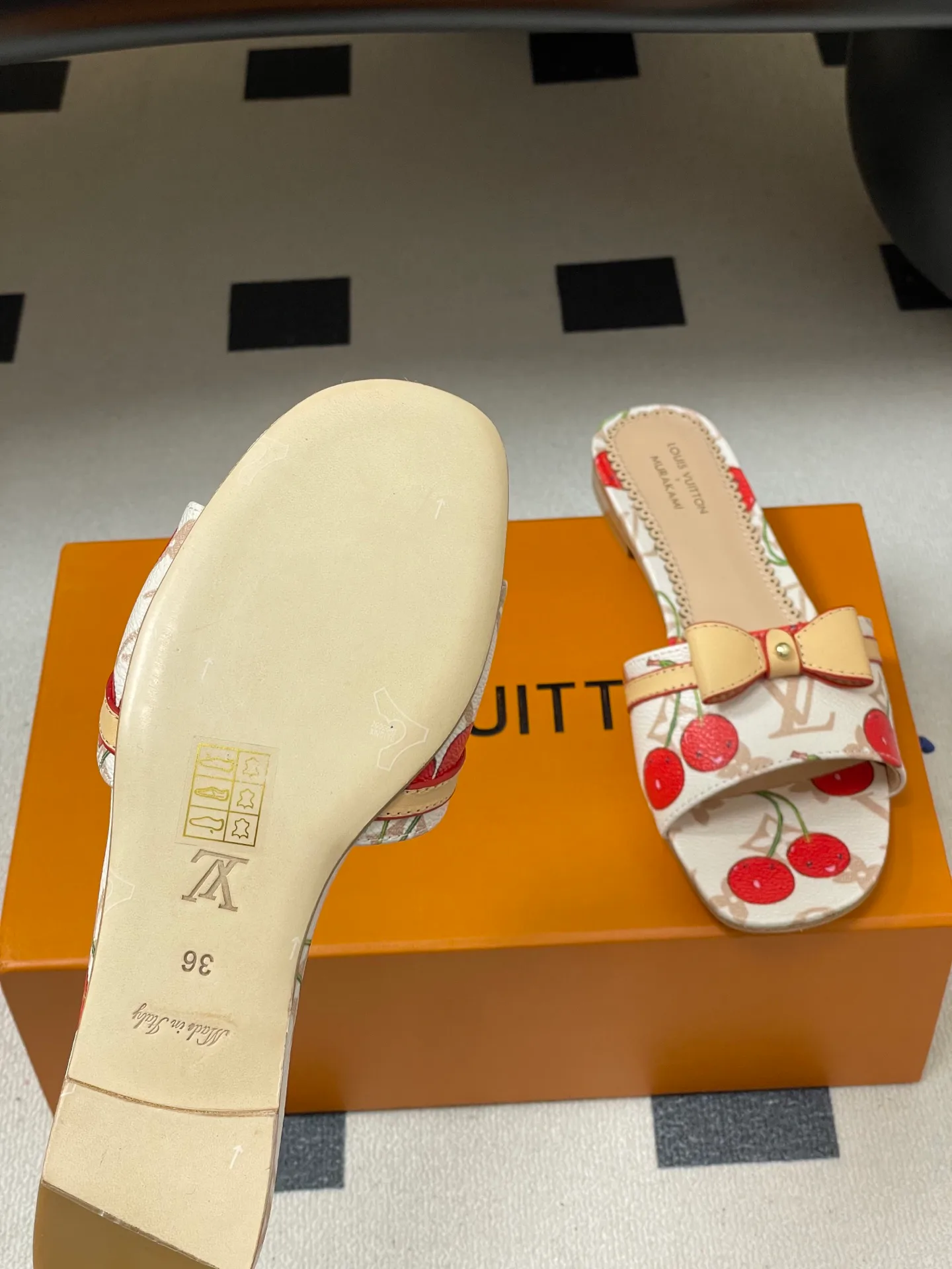 Шлепанцы Женские Louis Vuitton 3361686